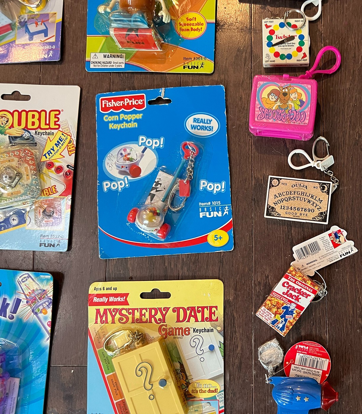 Vintage 1990’s – 2000’s MINI GAME KEYCHAIN LOT of 25 – BOX BOARD & PIECES