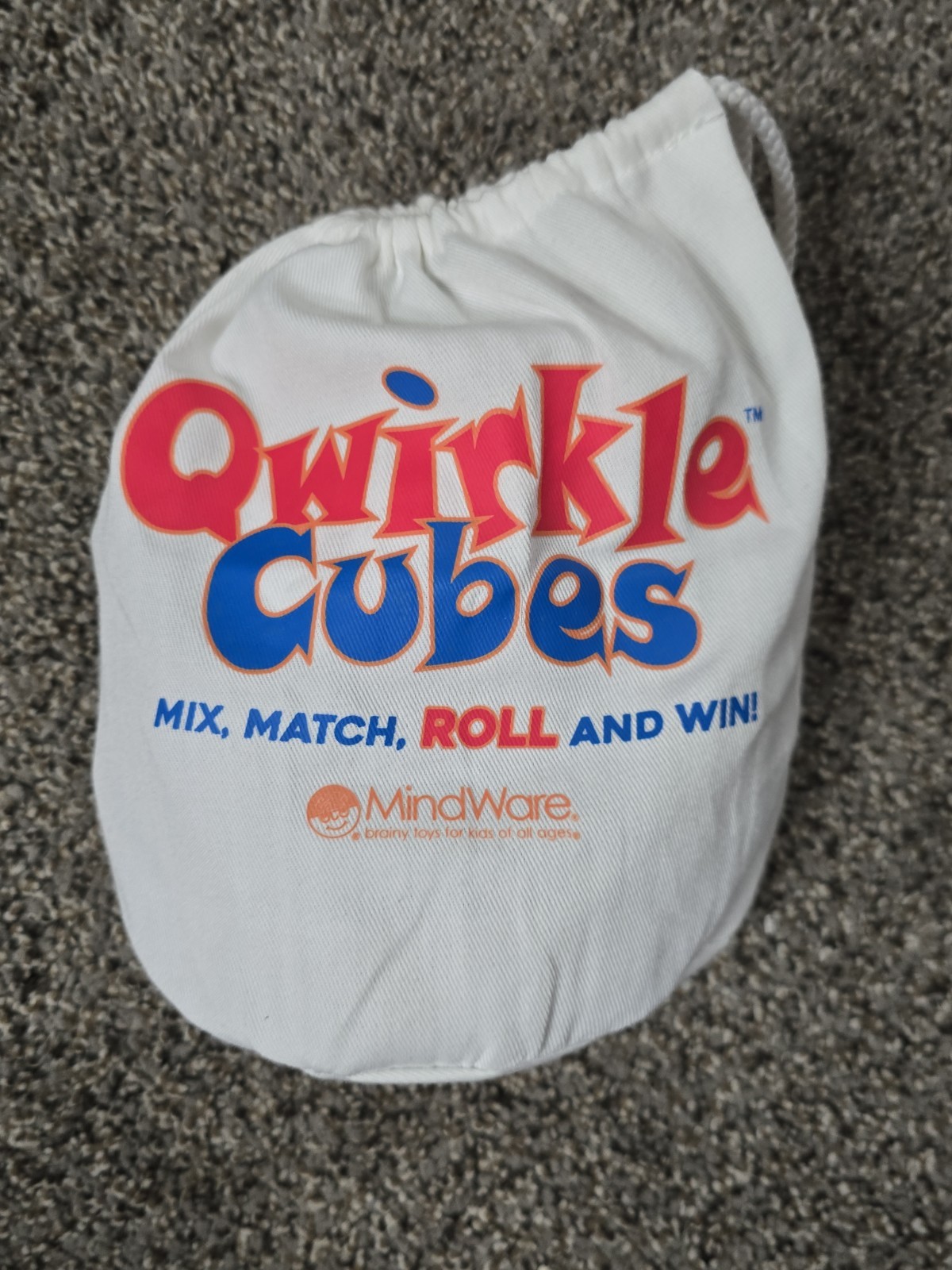 Qwirkle Cubes Dice Board Game by Mindware – Mix Match Roll & Win – VGC