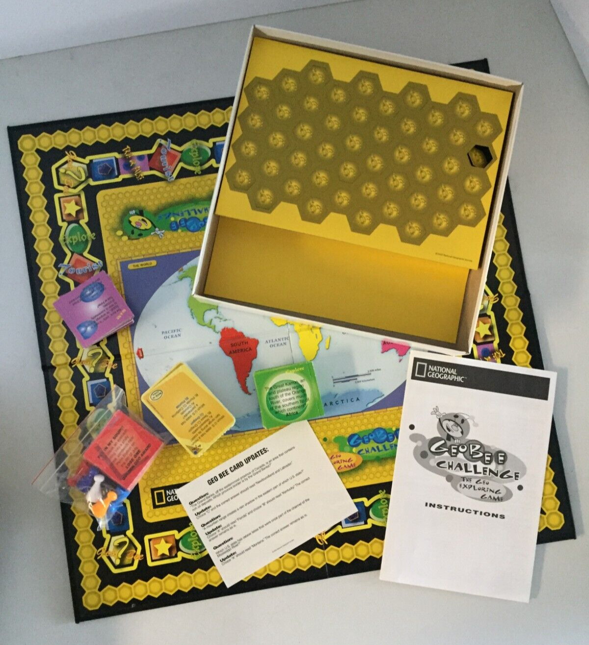 National Geographic Geo Bee Board Game Challenge Educational Family (14)