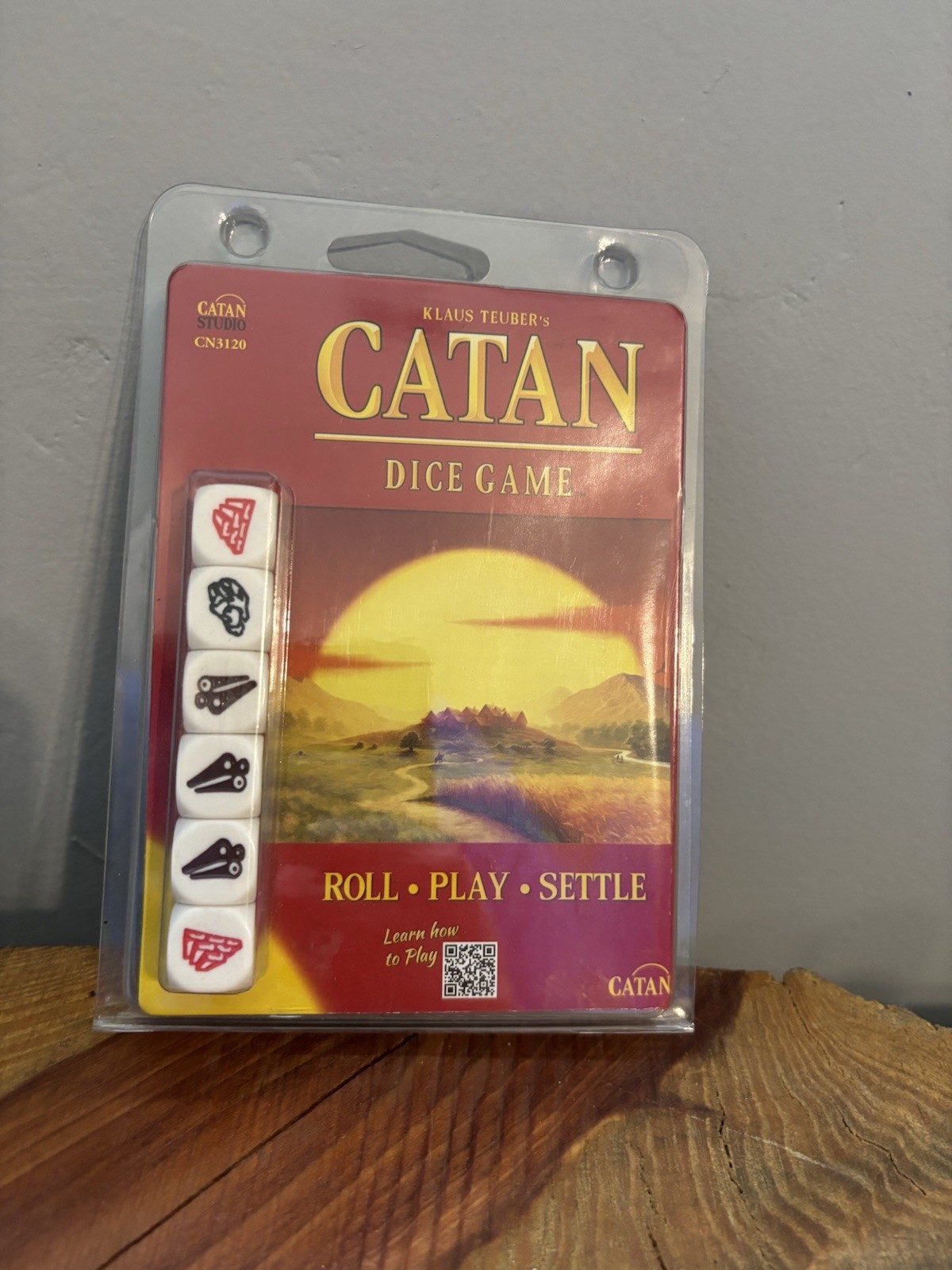 Catan Dice Game Clamshell Edition Catan Studios CN3120 Settlers Family NEW