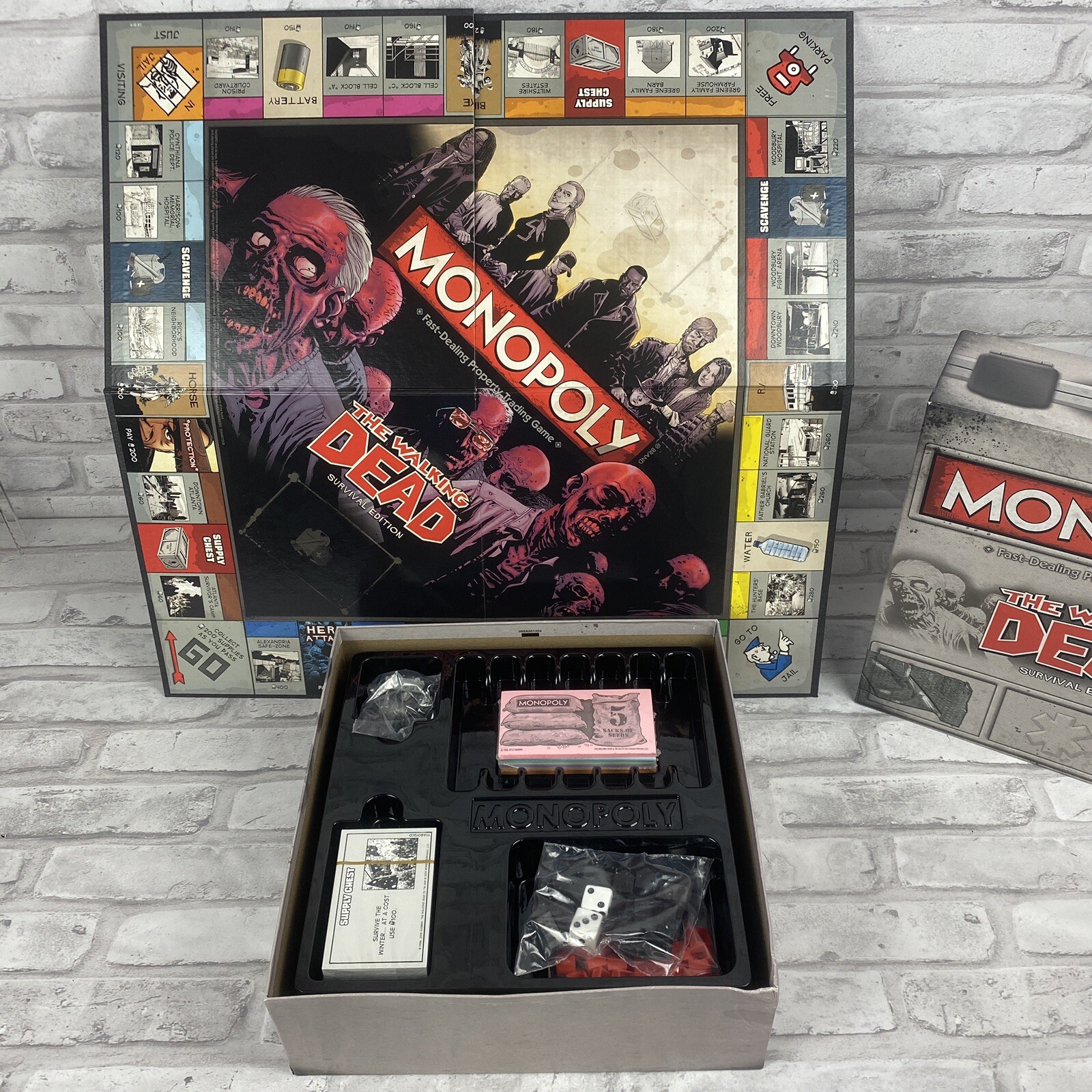 The Walking Dead Survival Edition Comic Book Monopoly Complete Never Used