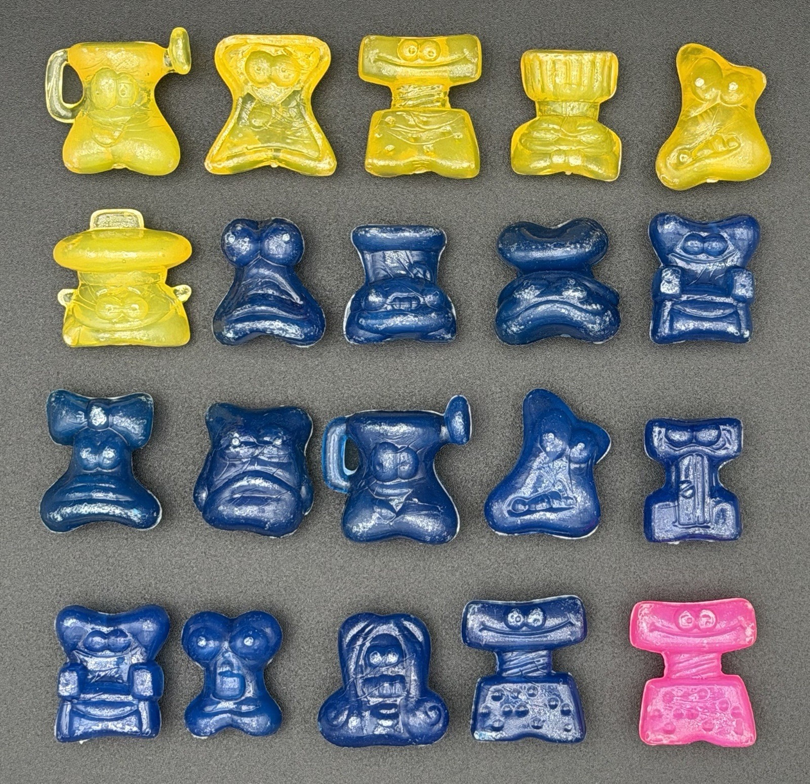 Lot of 20 Classic Hielocos Coca-Cola Series 1 Crazy Bones GoGos 1990s Damaged