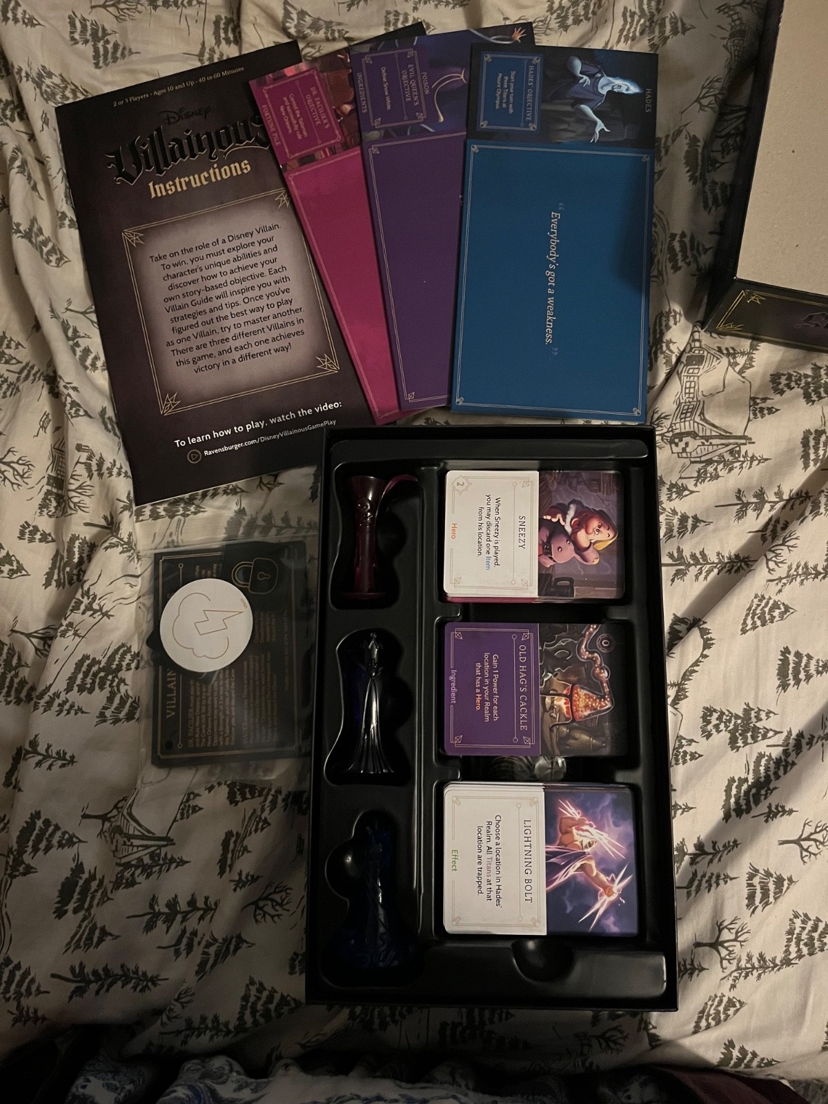 Disney Villainous -Wicked to the Core board game Hades, Dr. Facilier, Evil Queen