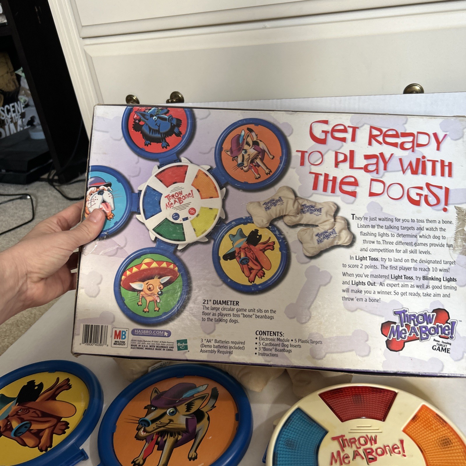 Throw Me a Bone; Bone-Tossing Target Game (Milton Bradley; 2001) Complete CIB