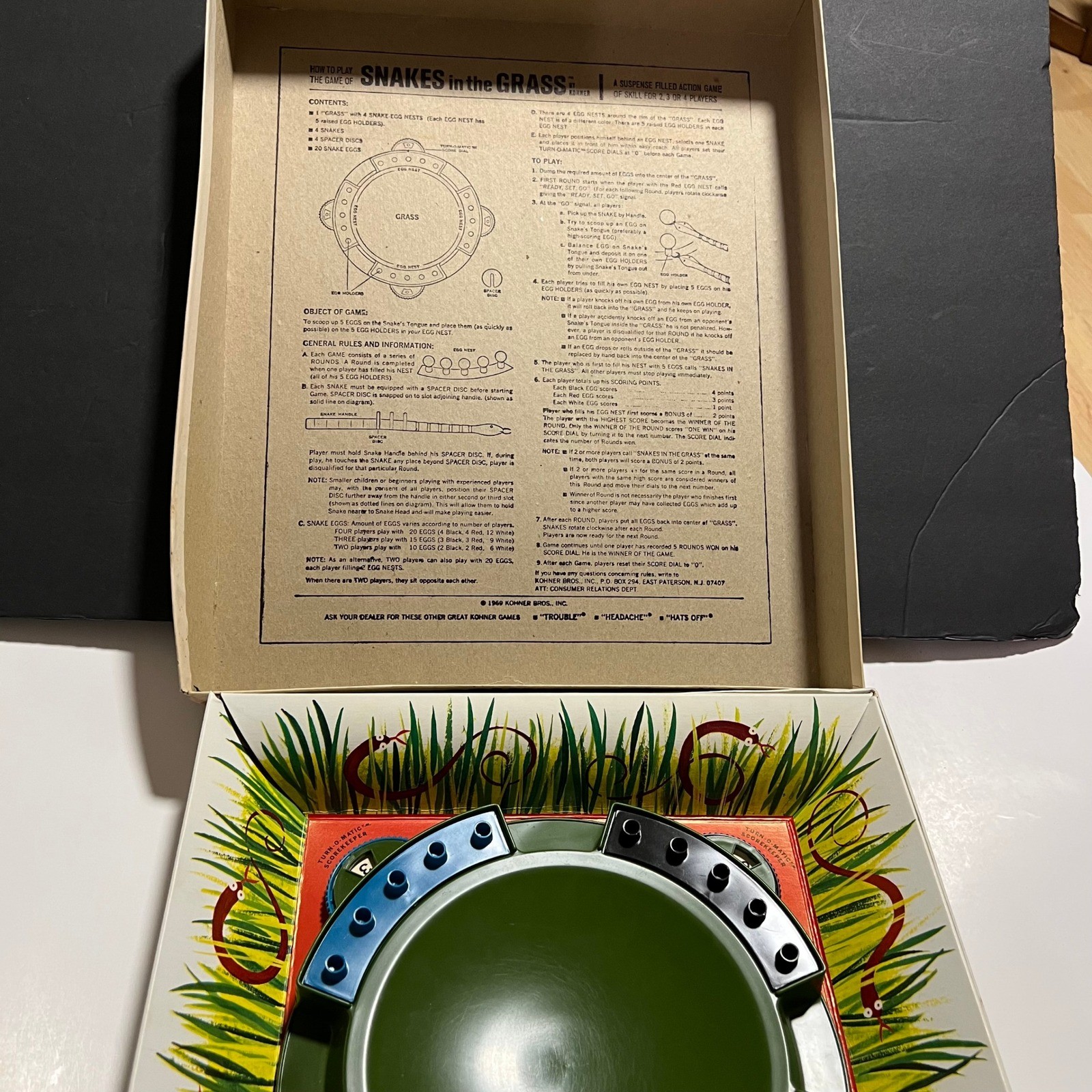 Vintage 1969 Kohner Bros Turn-O-Matic Snakes in the Grass Board Game Complete