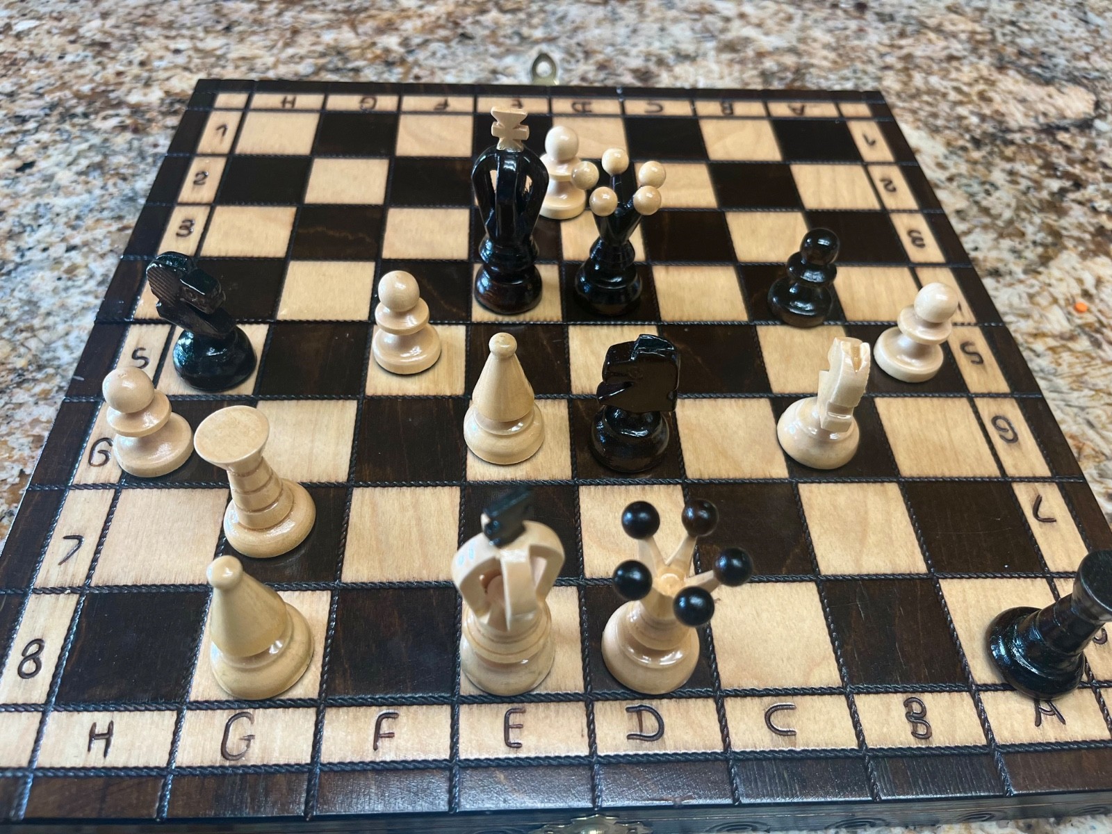 Muba Wooden Folding Chess Set – Nice Shape Contrasting Light and Dark Wood