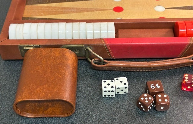 Vintage Backgammon Set Inlaid Veneer 1.25″ Men Hour Glass Leatherette Case