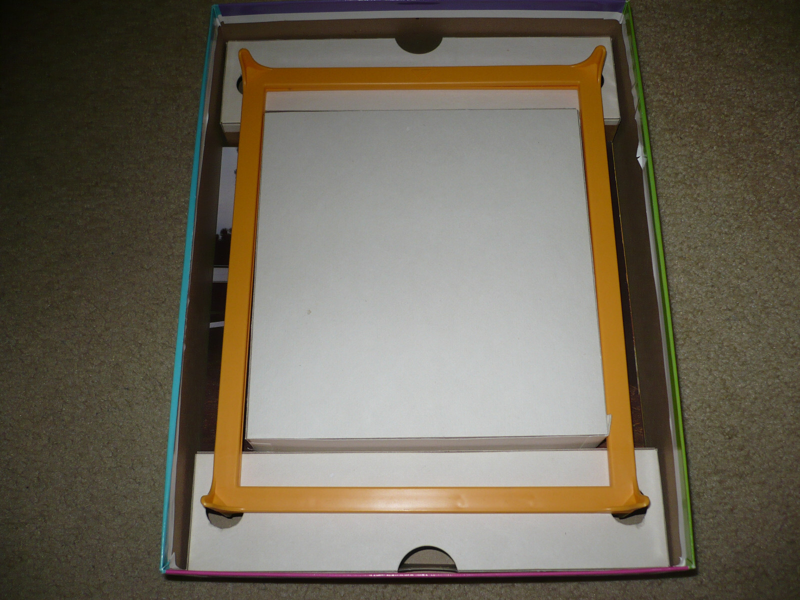 PICTURE PICTURE BOARD GAME *NEVER PLAYED* EVERYONE SEES THINGS DIFFERENTLY