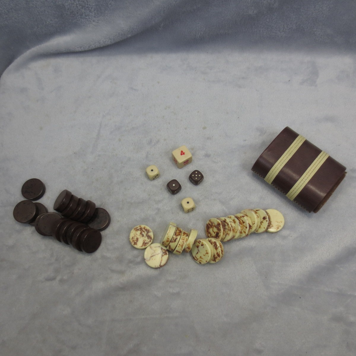 VTG 1960s 30 PCS 1.25 Inch Acrylic Backgammon Checkers Chips Dice Doubling Cube