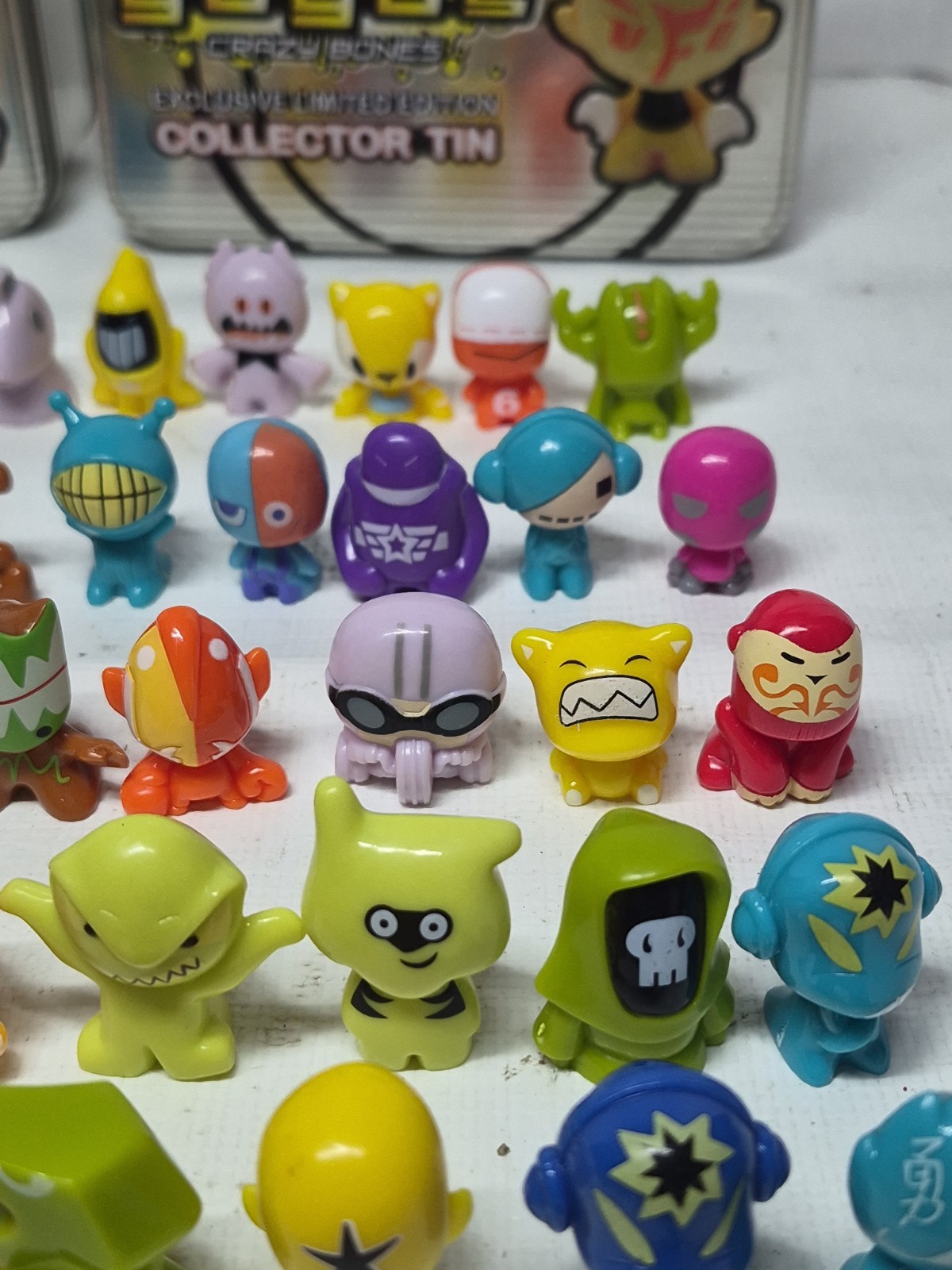 2010 JONA Gogo’s Crazy Bones Exclusive Ltd Edition Collector Tins 78 Figurines