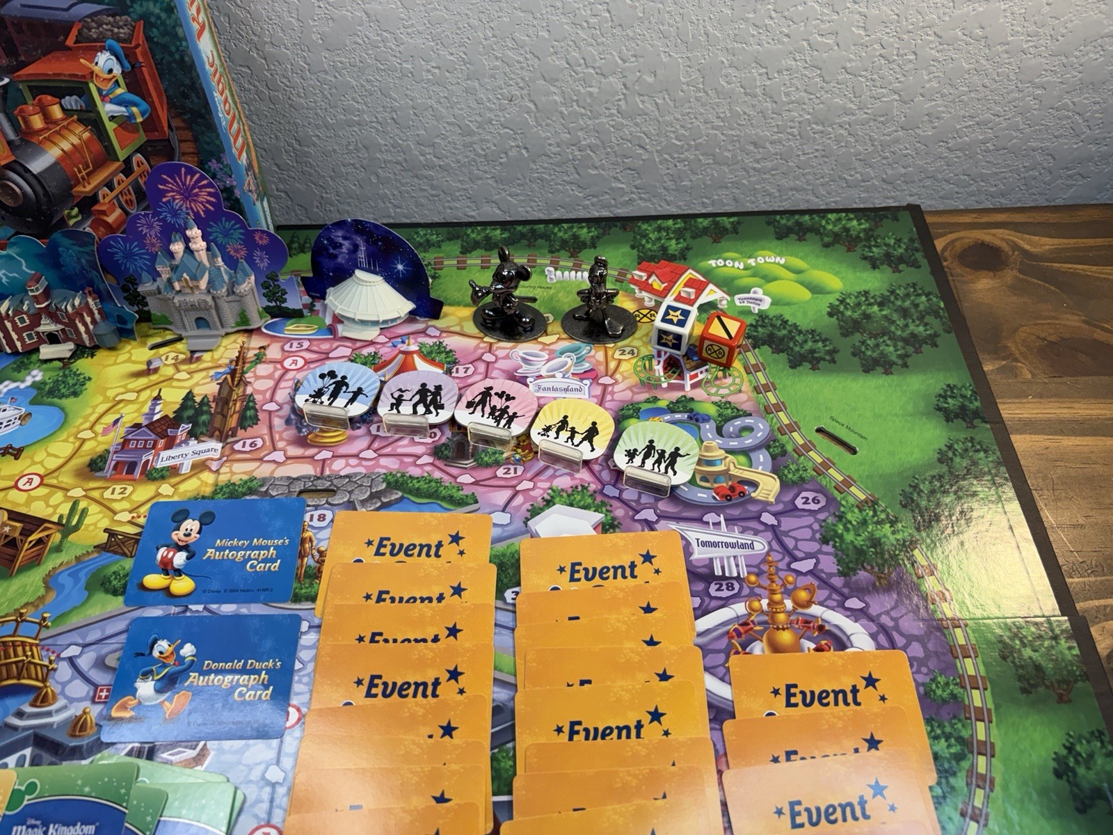 Disney Magic Kingdom 3D Land Board Game 2004 Parker Brothers 100% Complete EUC!
