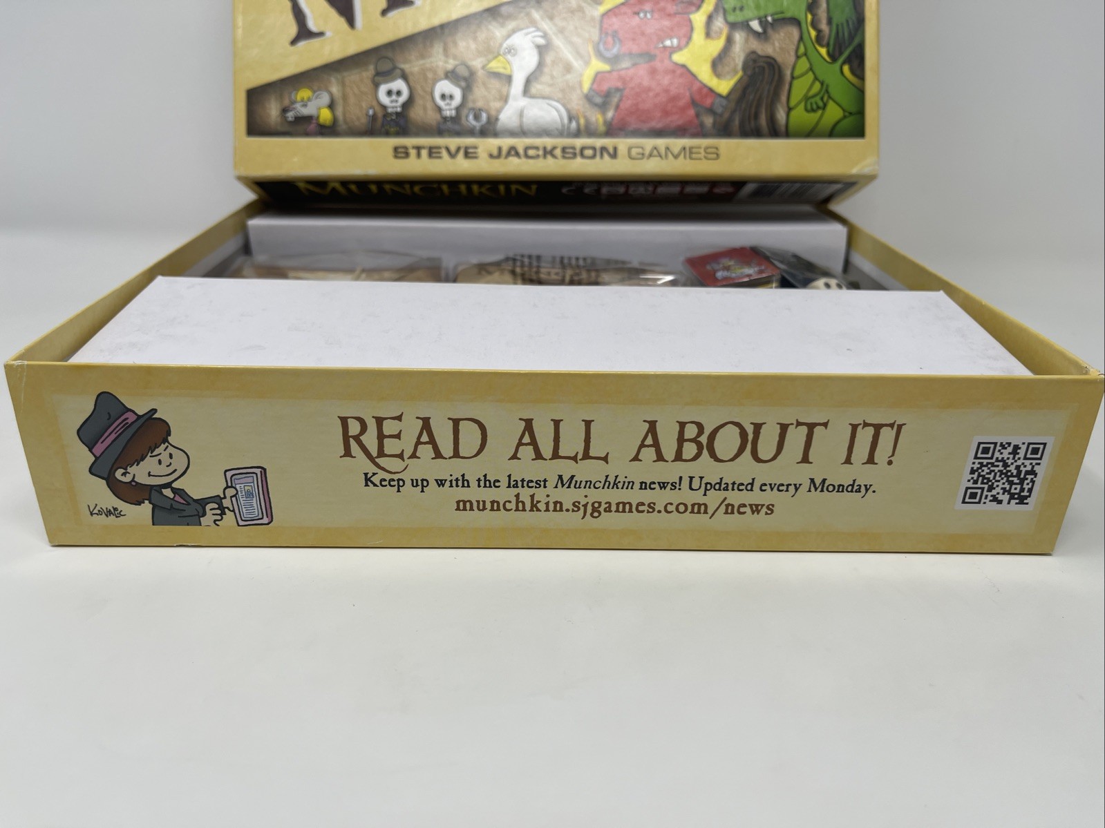 Munchkin Deluxe Board Game Steve Jackson Games EUC 1483 Complete Origins Award