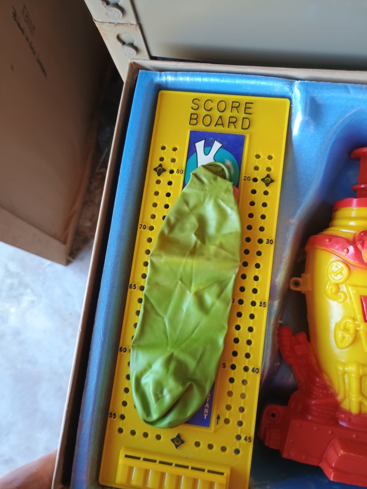 Vintage KABOOM- Balloon Busting game 1965 – Ideal – Missing Pegs w/ 1 Balloon