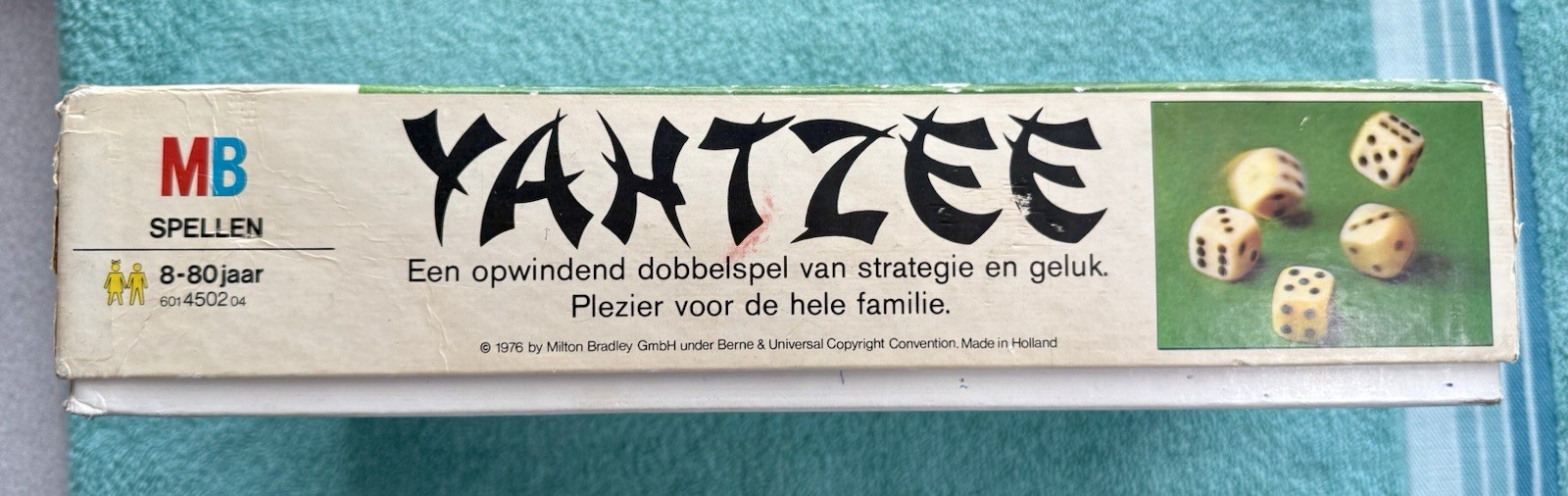 Vintage 1976 Dutch YAHTZEE Game E.S. Lowe dice and cup. – Unused Score Sheets.