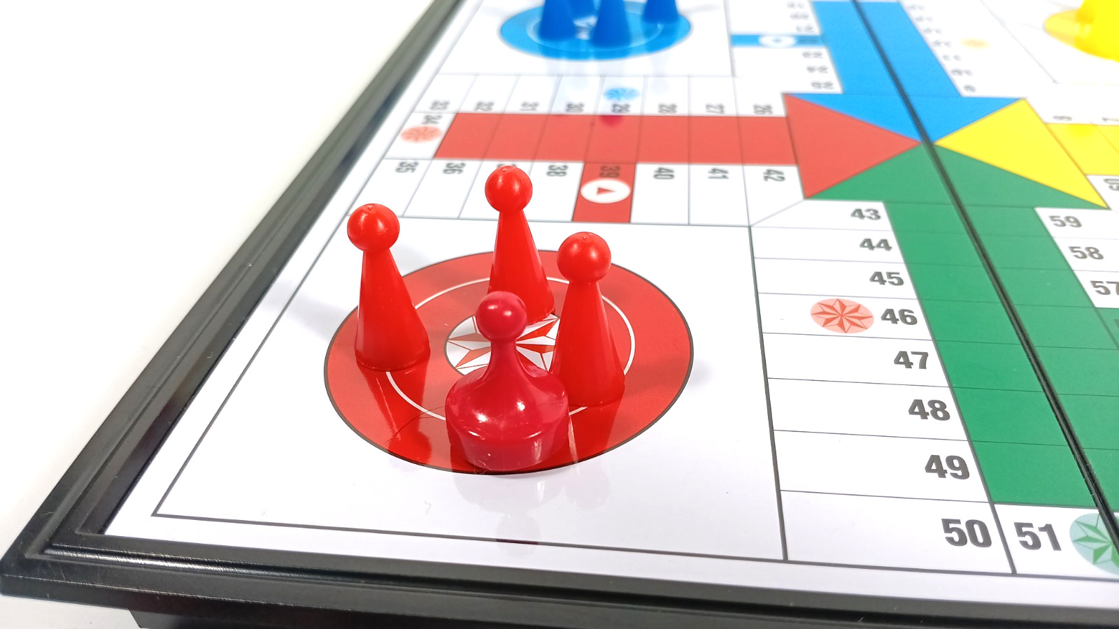 9.5” Magnetic Ludo Board Game Folding Strategy 4 Players Preowned Please Read