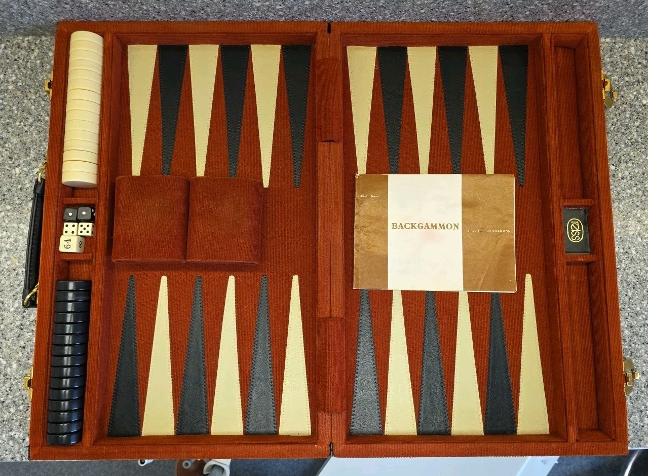 Vintage Reiss Backgammon Game Burnt Orange Corduroy Attache Briefcase 1&3/8″ Pcs