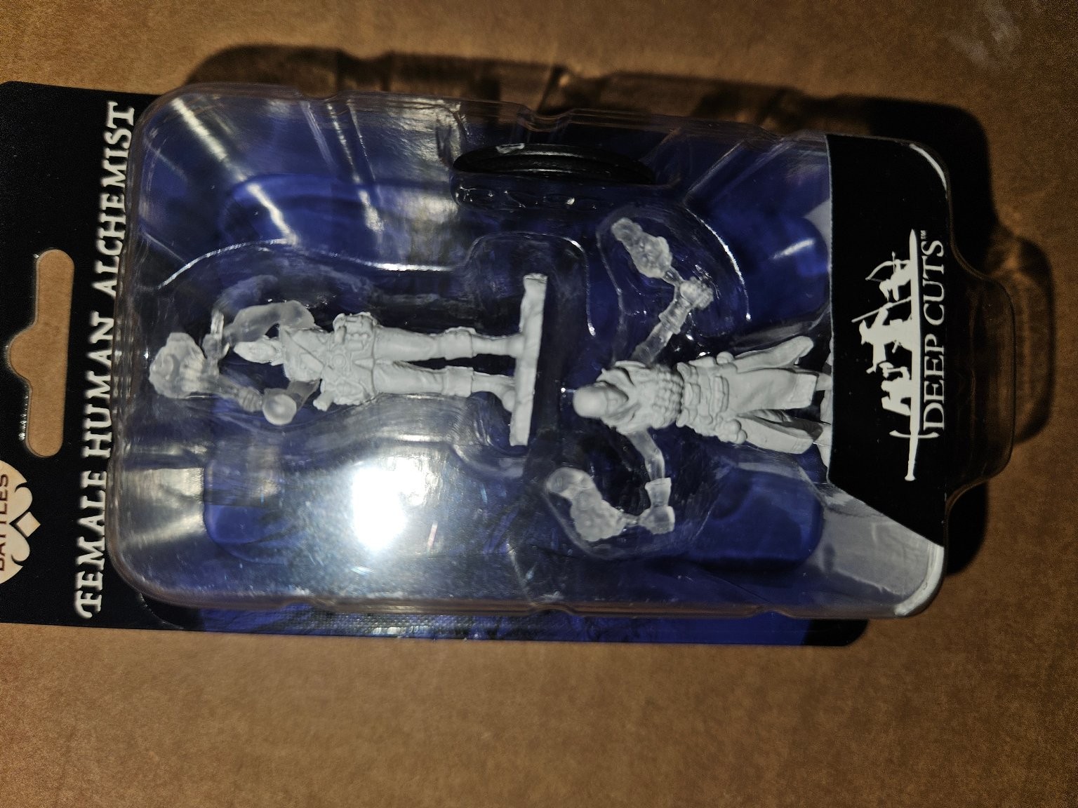 Pathfinder Battles Female Human Alchemist Miniature Deep Cuts Unpainted