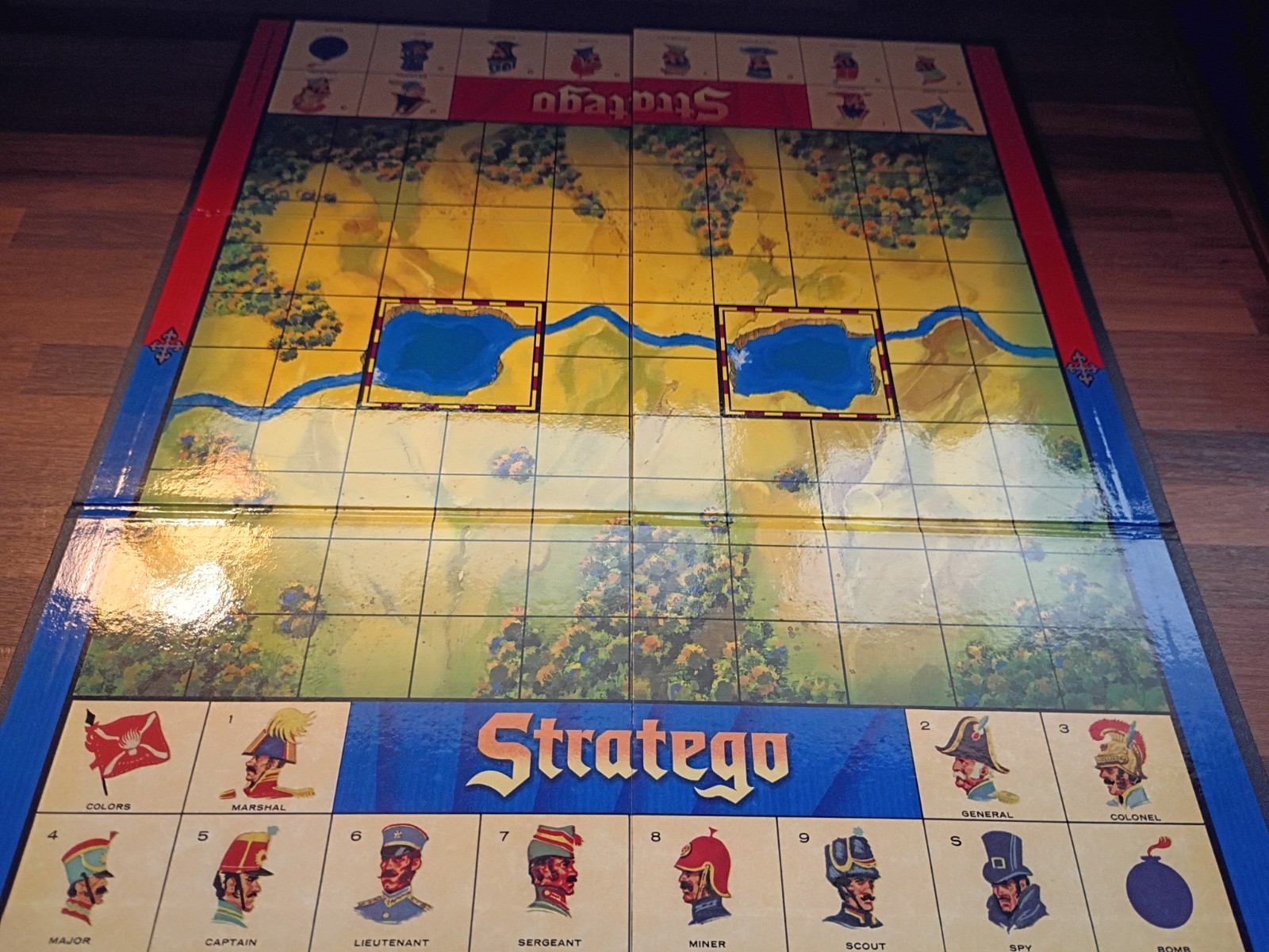 VTG Stratego Bookshelf Game Edition – Wooden Collector Case – Classic Retro Game