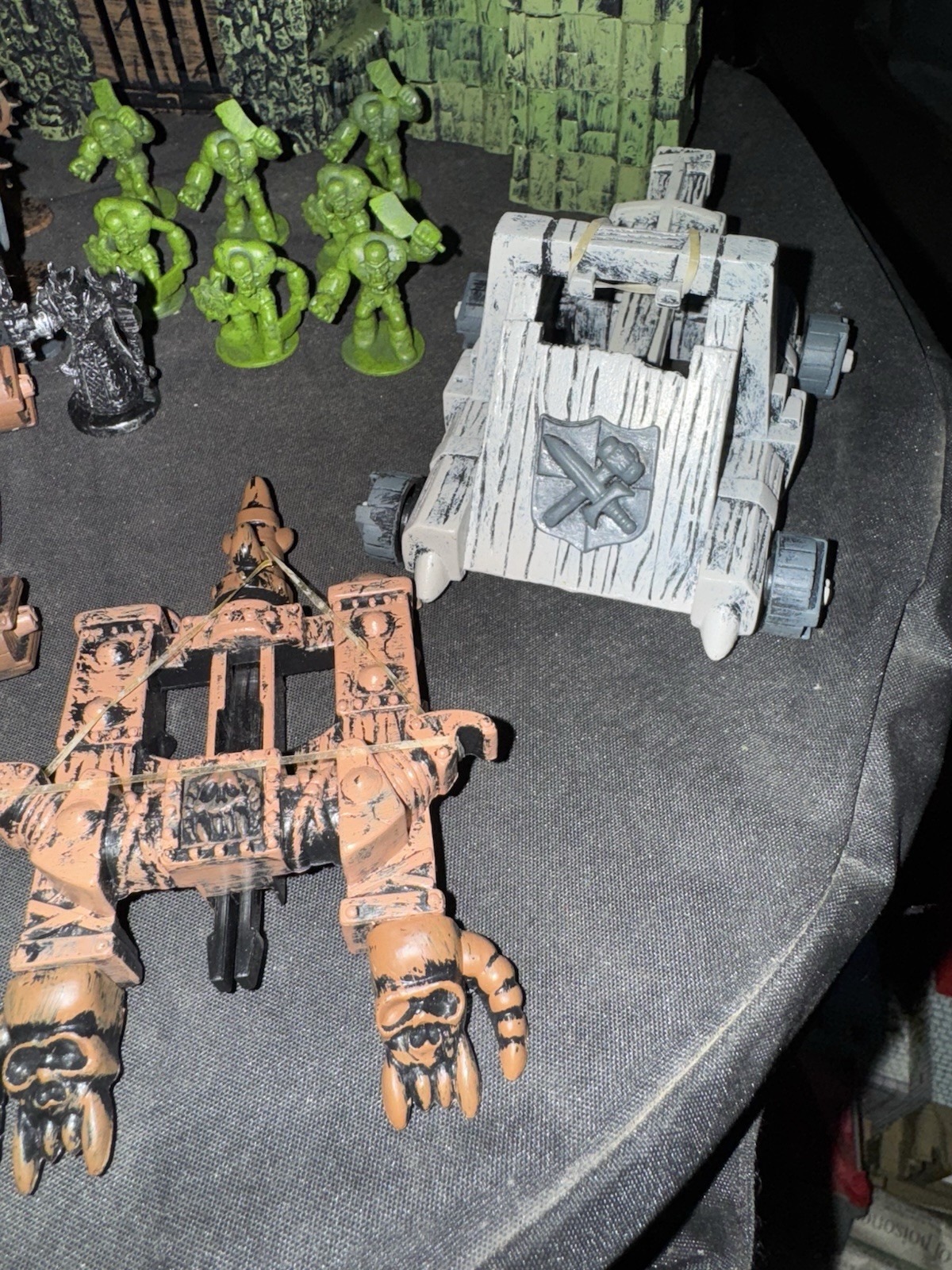 2007 SPIN MASTER BATTLEGROUND – CROSSBOWS & CATAPULTS WAR CHEST STARTER SET