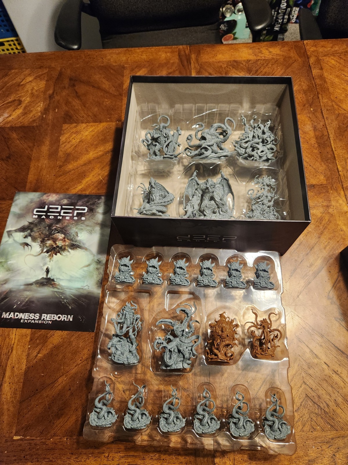 Deep Madness, 5 expansions, 2 miniature packs Profundum and Monstrum boxes