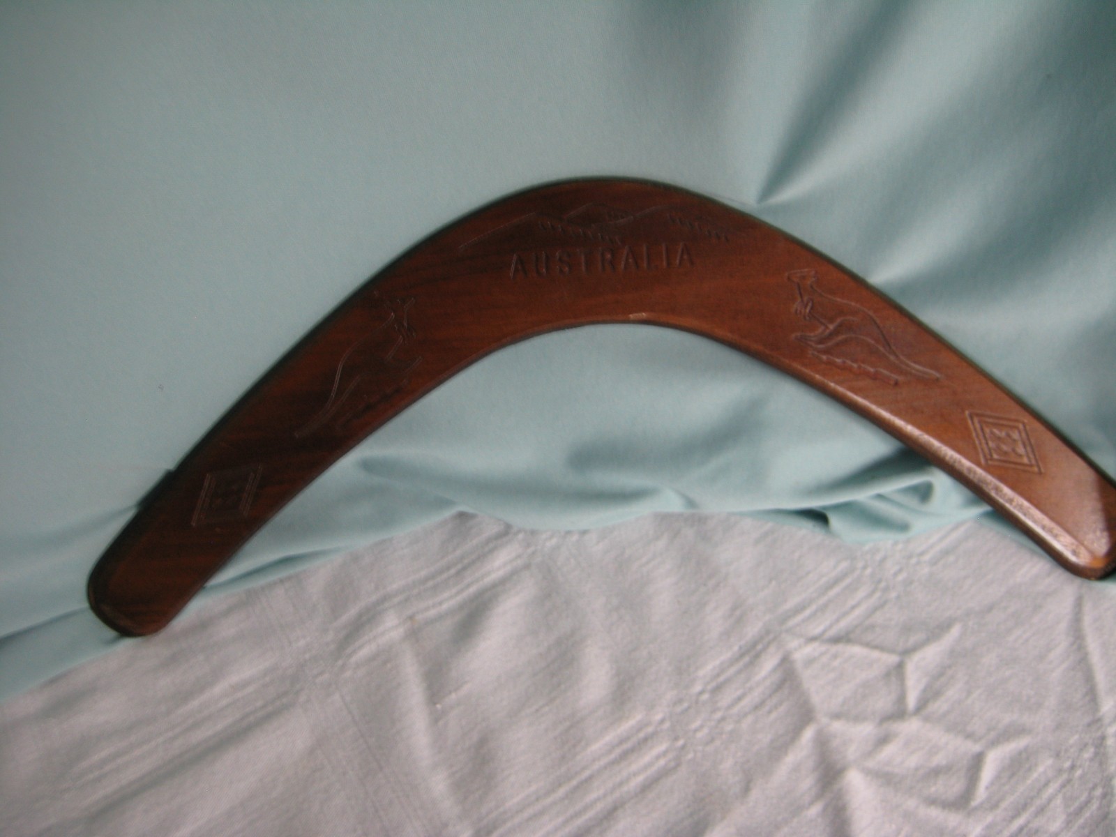 Tara Australia Boomarang ! Brand new 15.5 ins wingspan Mountains design Genune