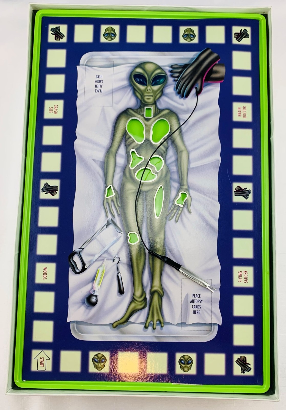 1997 Alien Autopsy Game Complete, Working, Great Condition FREE SHIPPING