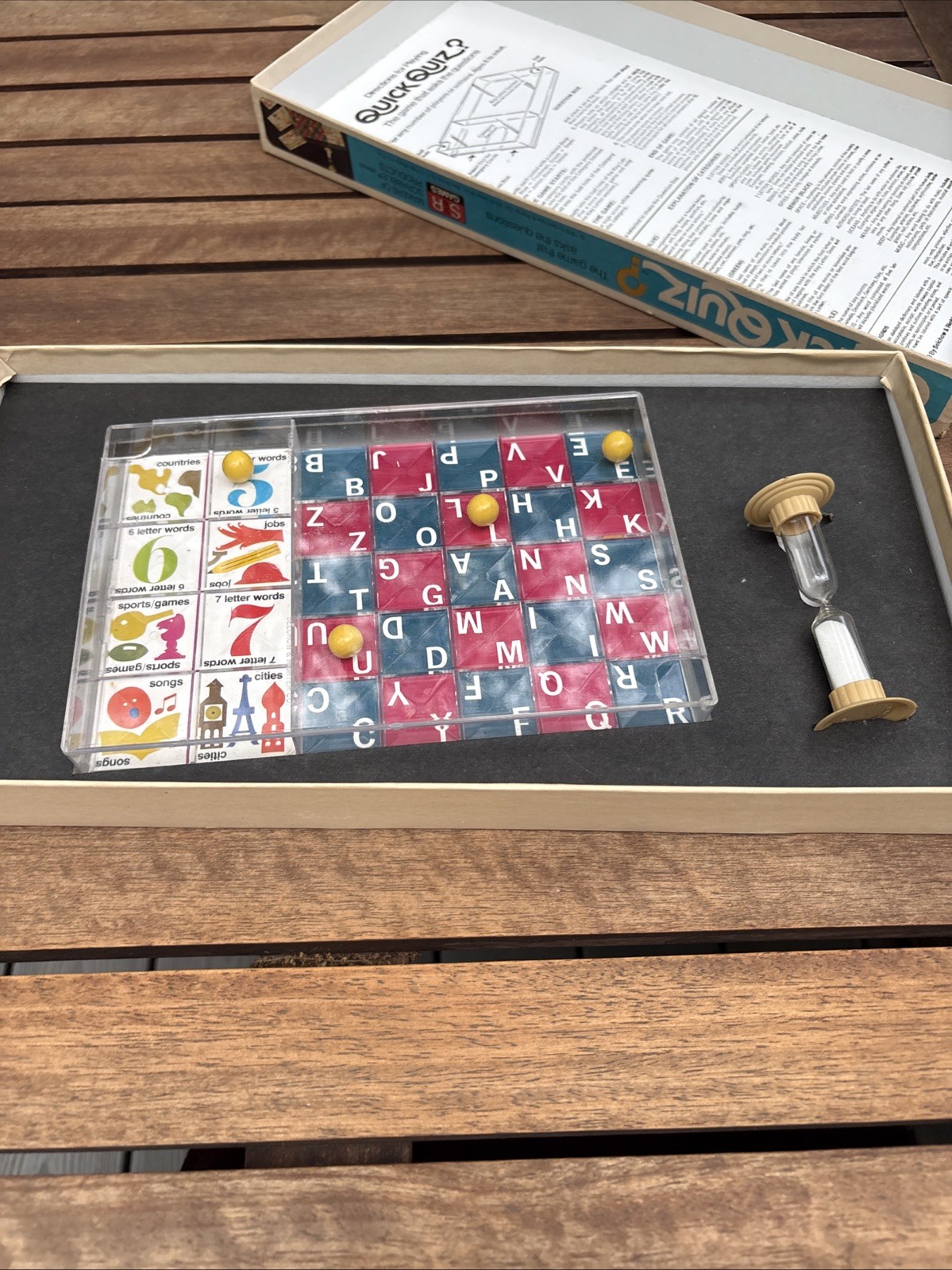 Vintage 1978 Quick Quiz? The Game that Asks the Questions Selchow & Righter #90