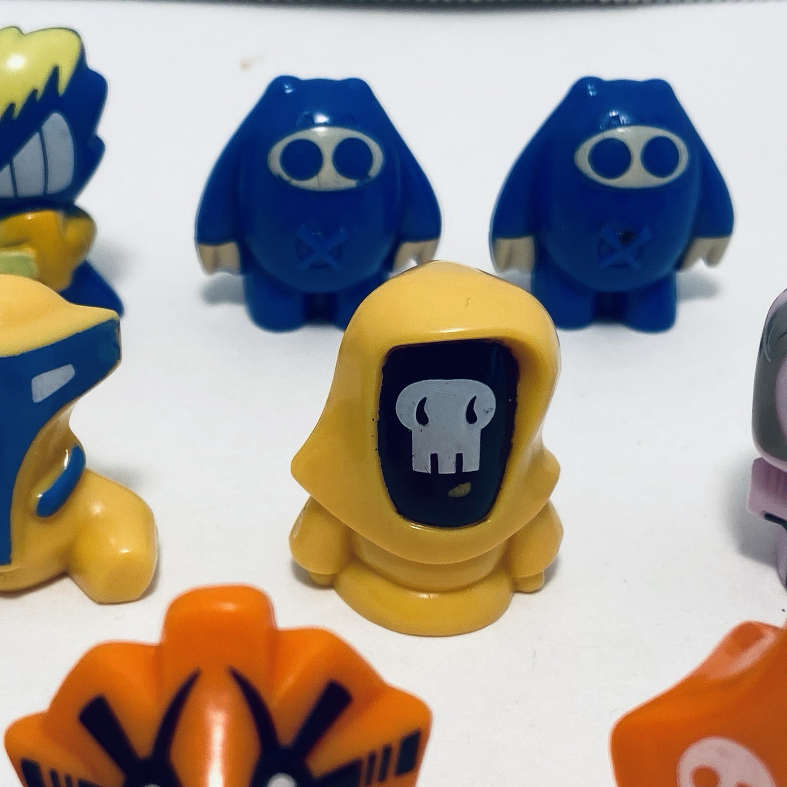 Gogos Crazy Bones Lot of 24 figures Mini Toy pieces