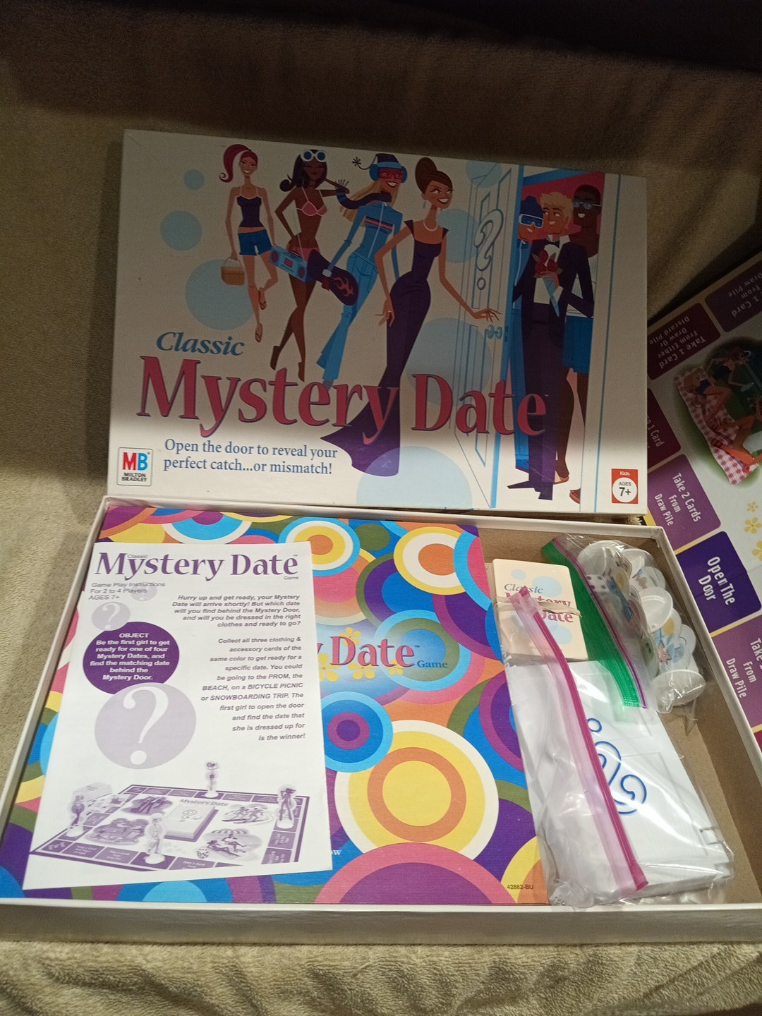 Classic Mystery Date COMPLETE Milton Bradley 2005 Board Game Girls Friends