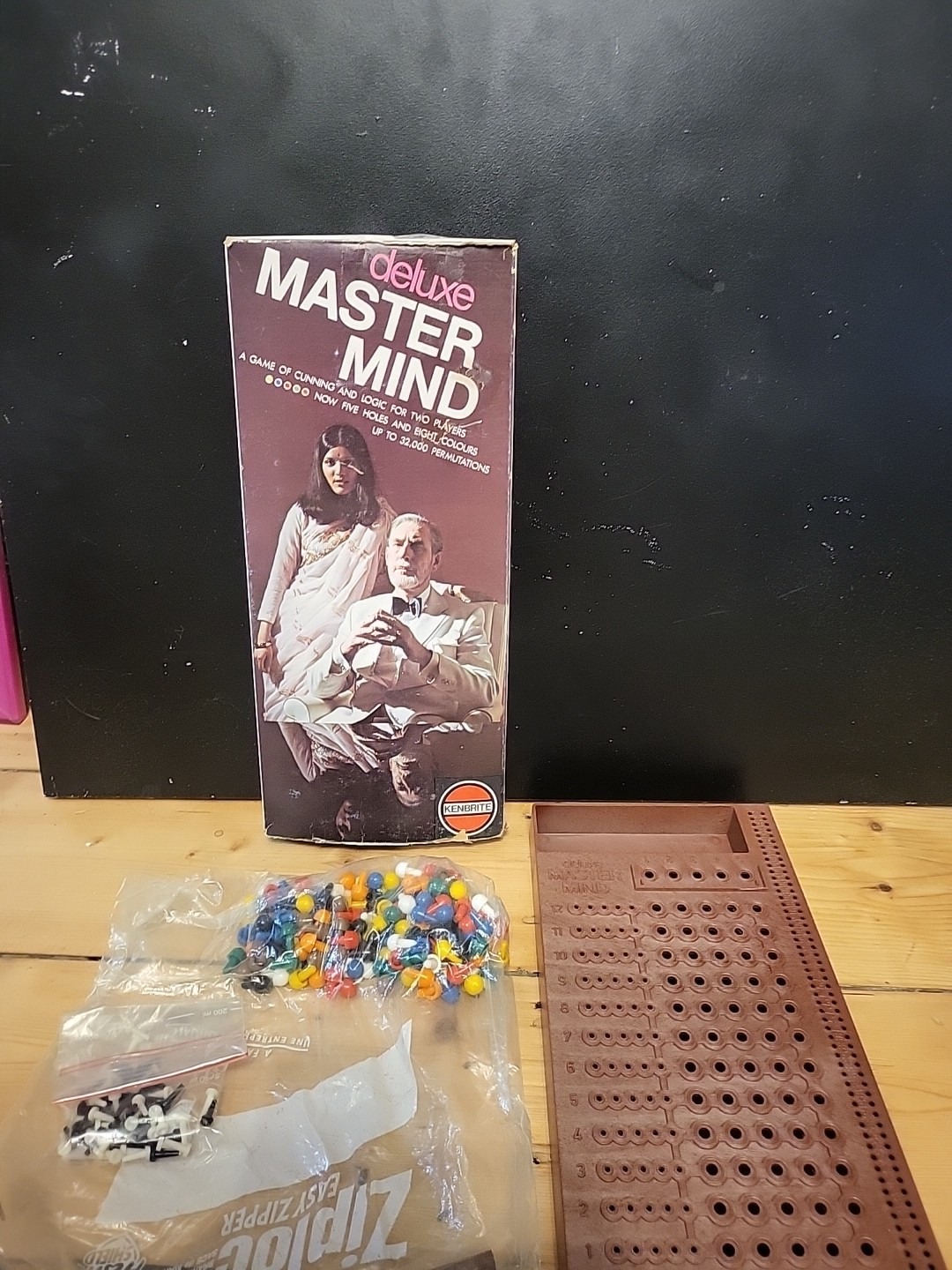 1975 Vintage Deluxe Mastermind Game Kenbrite Game Complete EC box Damage See Pic