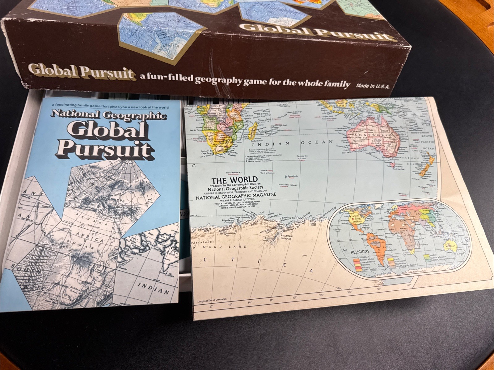 Global Pursuit National Geographic Game Board Game 1987 Complete With Map