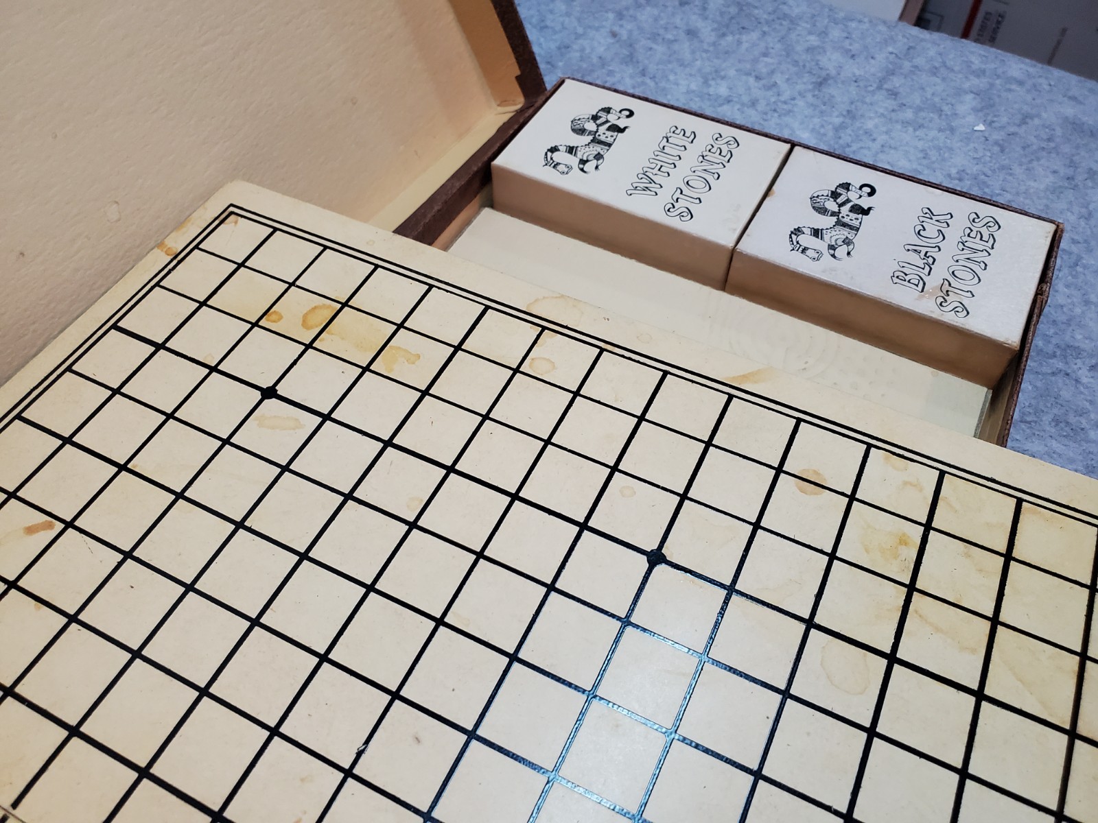 Vtg 1950s Lowe No. 111 Japanese Go Game Folding Board w stones, Pre-owned
