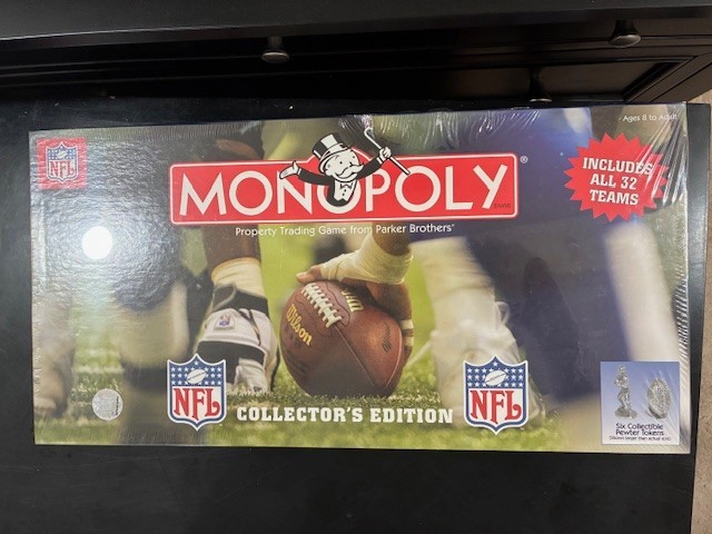 2004 NFL Collectors Edition Monopoly Game by Hasbro – NEW IN BOX