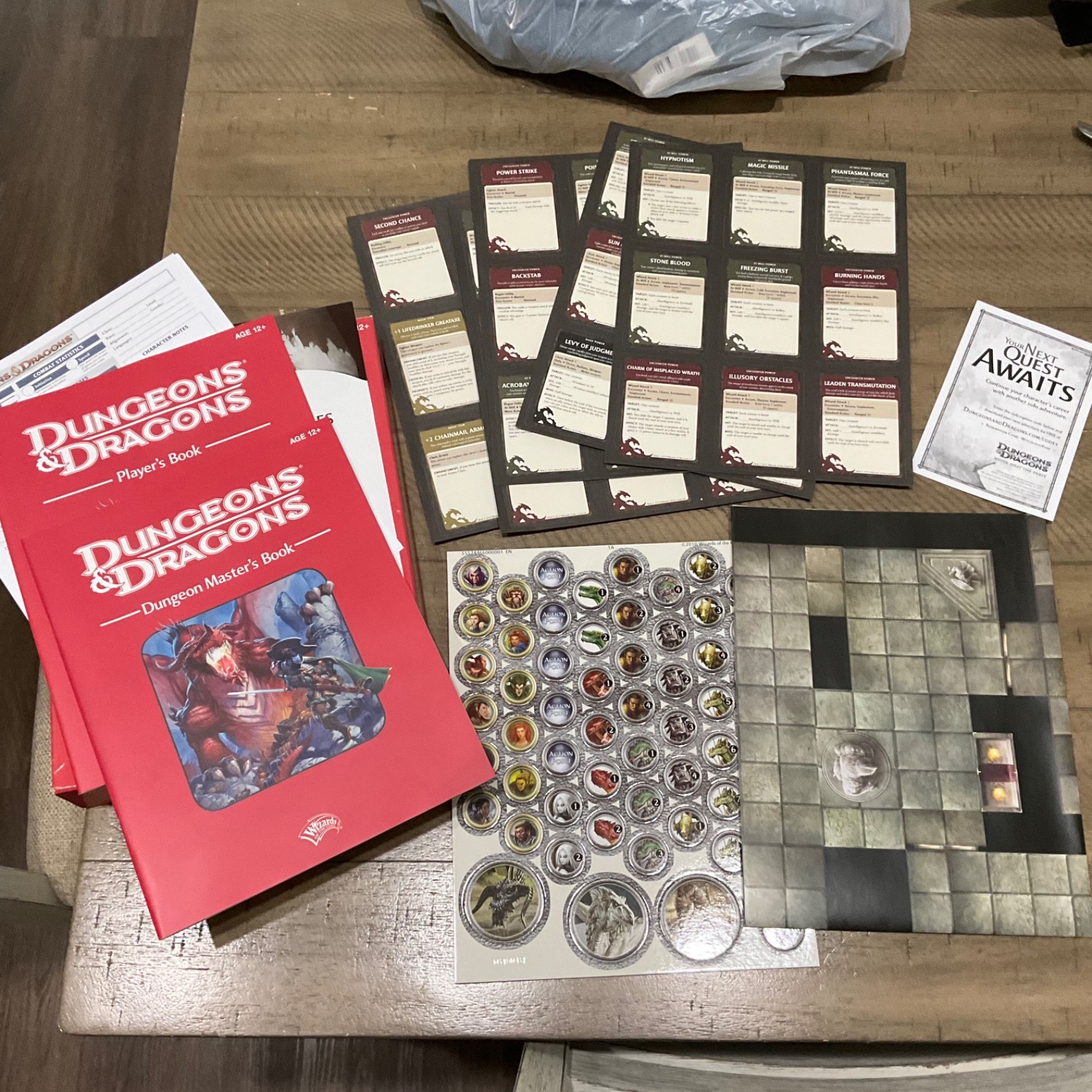 Dungeons & Dragons 2011 Starter Set D&D Red Box UNUSED NO DICE