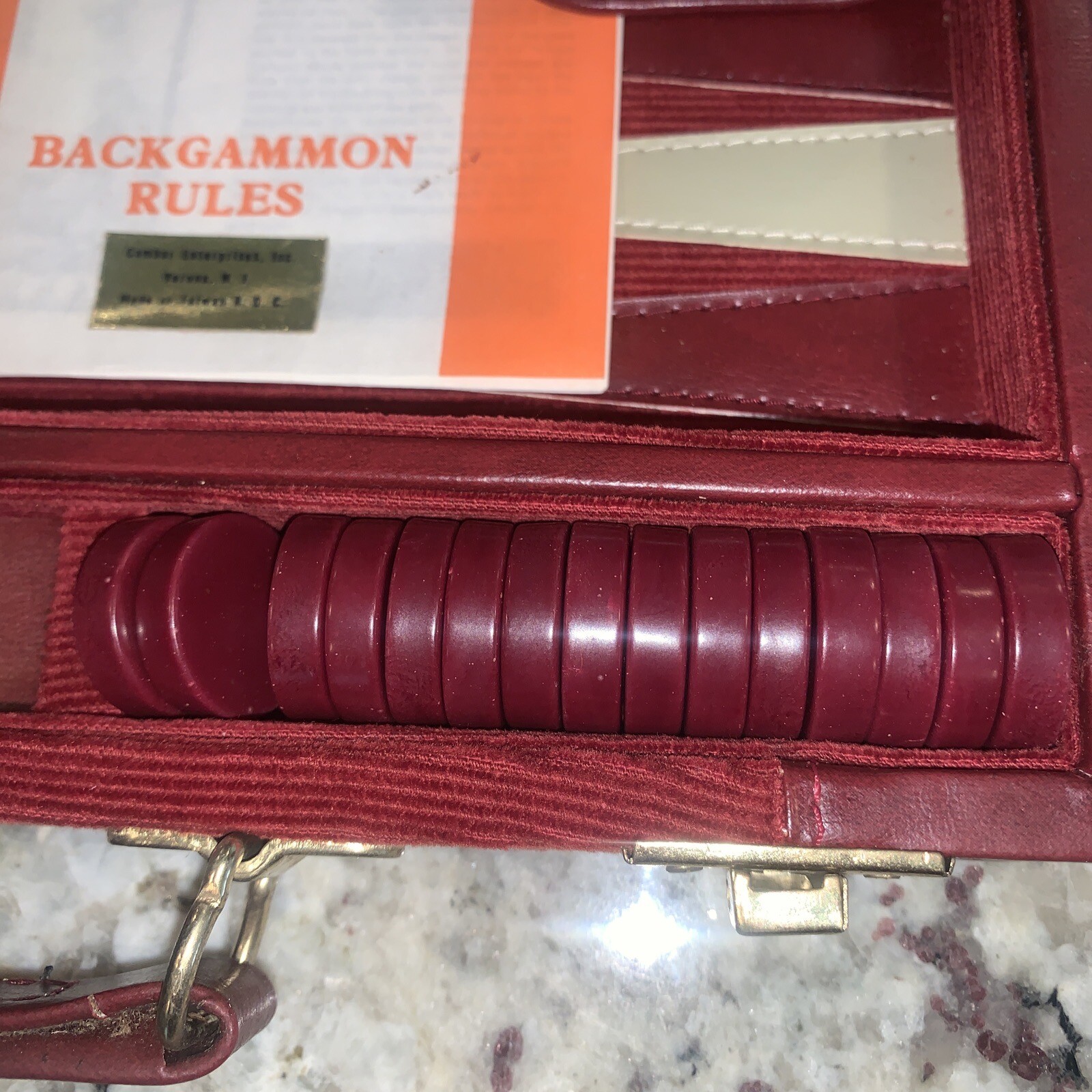 Cambor Backgammon Set. 4 Dice Cups Checkers Doubling Cube Maroon Size 11”x8” Vtg