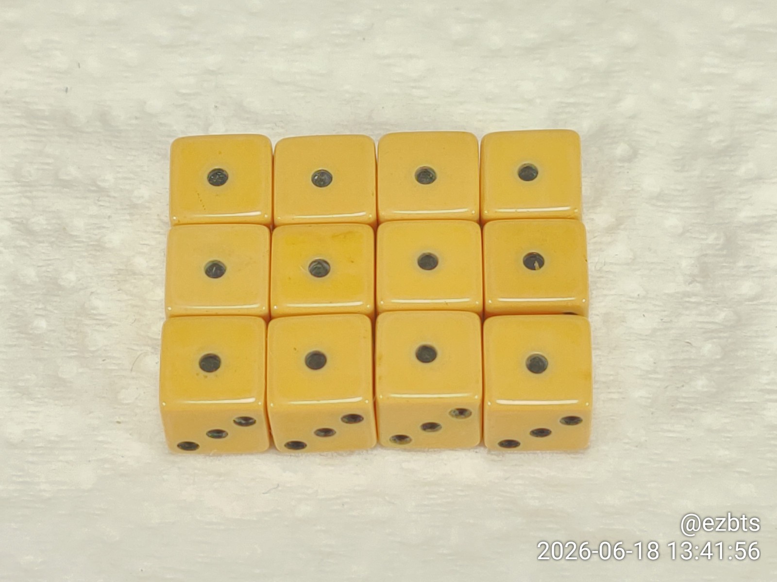 Bakelite Catalin Dice Elk Brand 3/8″ 9.2mm Box of a Dozen Butterscotch Excellent