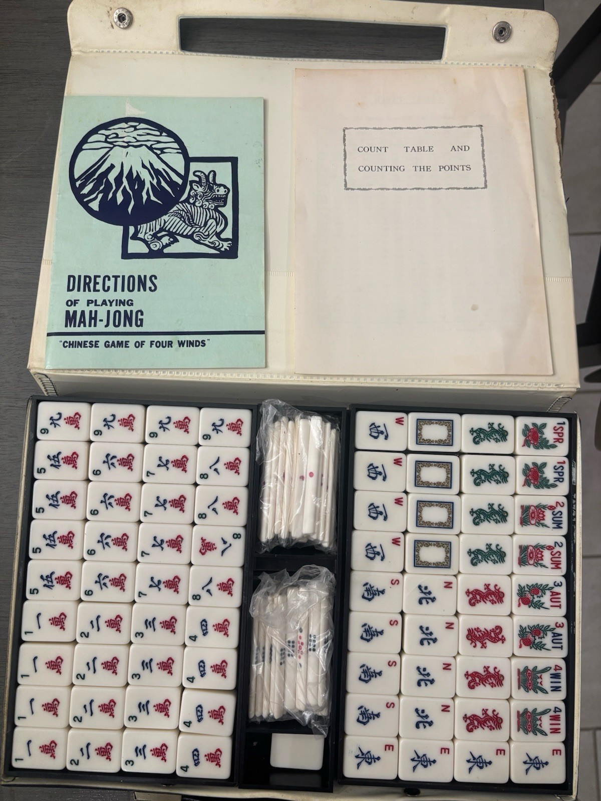 Vintage Mah-Jong Chinese Game Of Four Winds 143/144. Missing 1 Tile
