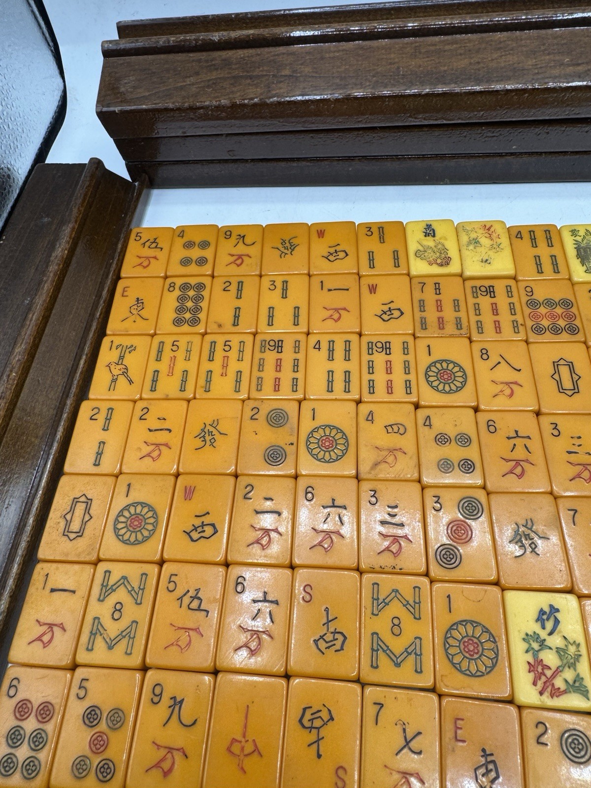 Art Deco Butterscotch Mahjong 143 Pcs
