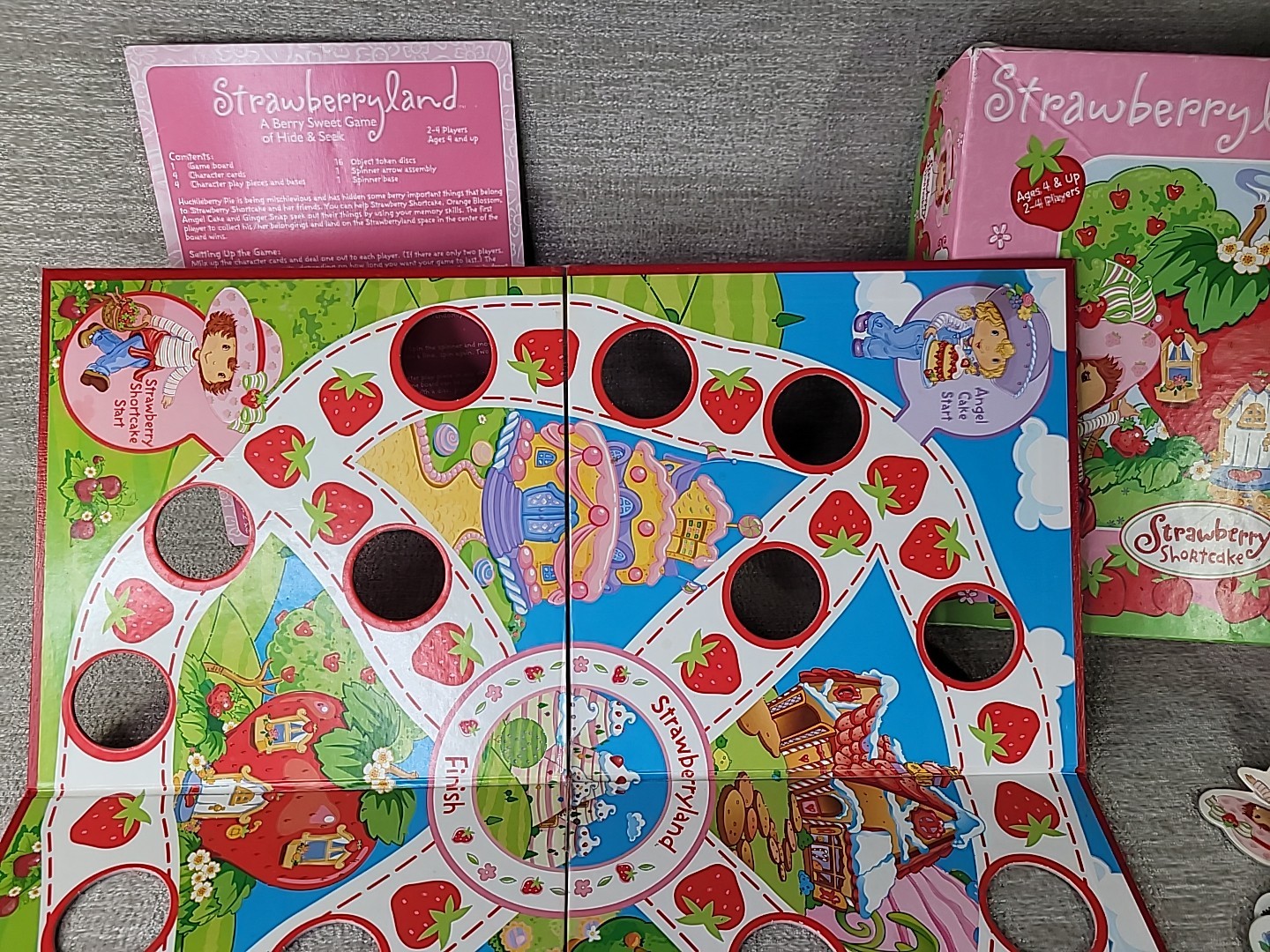 Strawberryland – A Berry Sweet Game of Hide & Seek by RoseArt 2003 READ