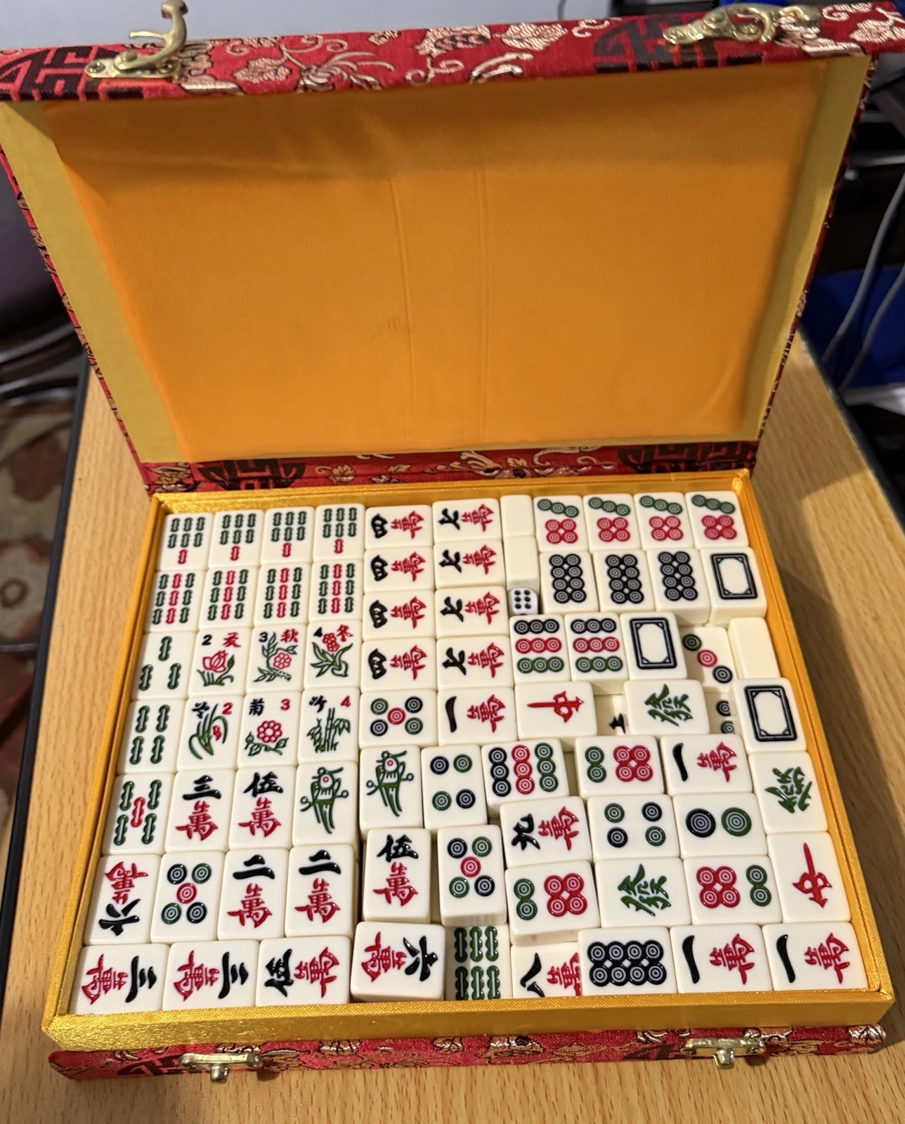 Hey! Play! Mahjong Strategy Tile Game Set w/ Carrying Case, Instructions 80-MAHJ