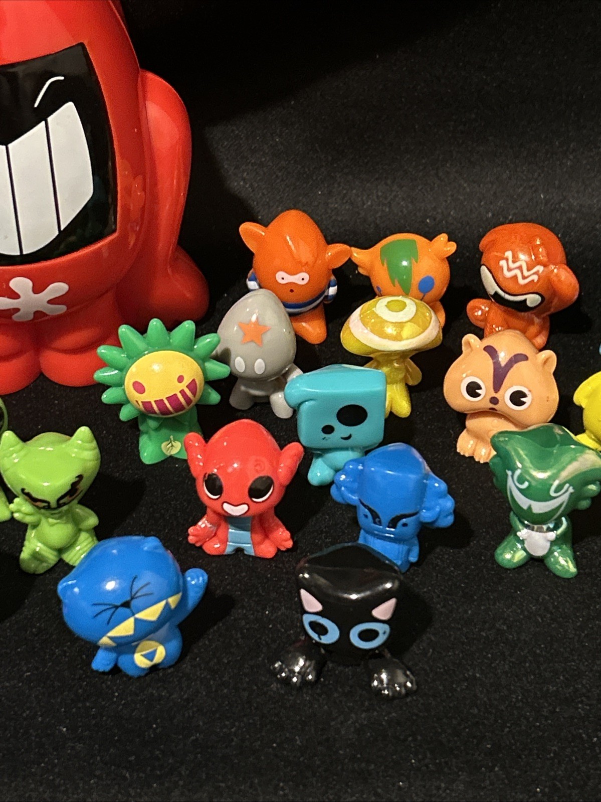 Lot Of 21 Gogo’s Crazy Bones Mini Figures Loose and Red Carrying Case