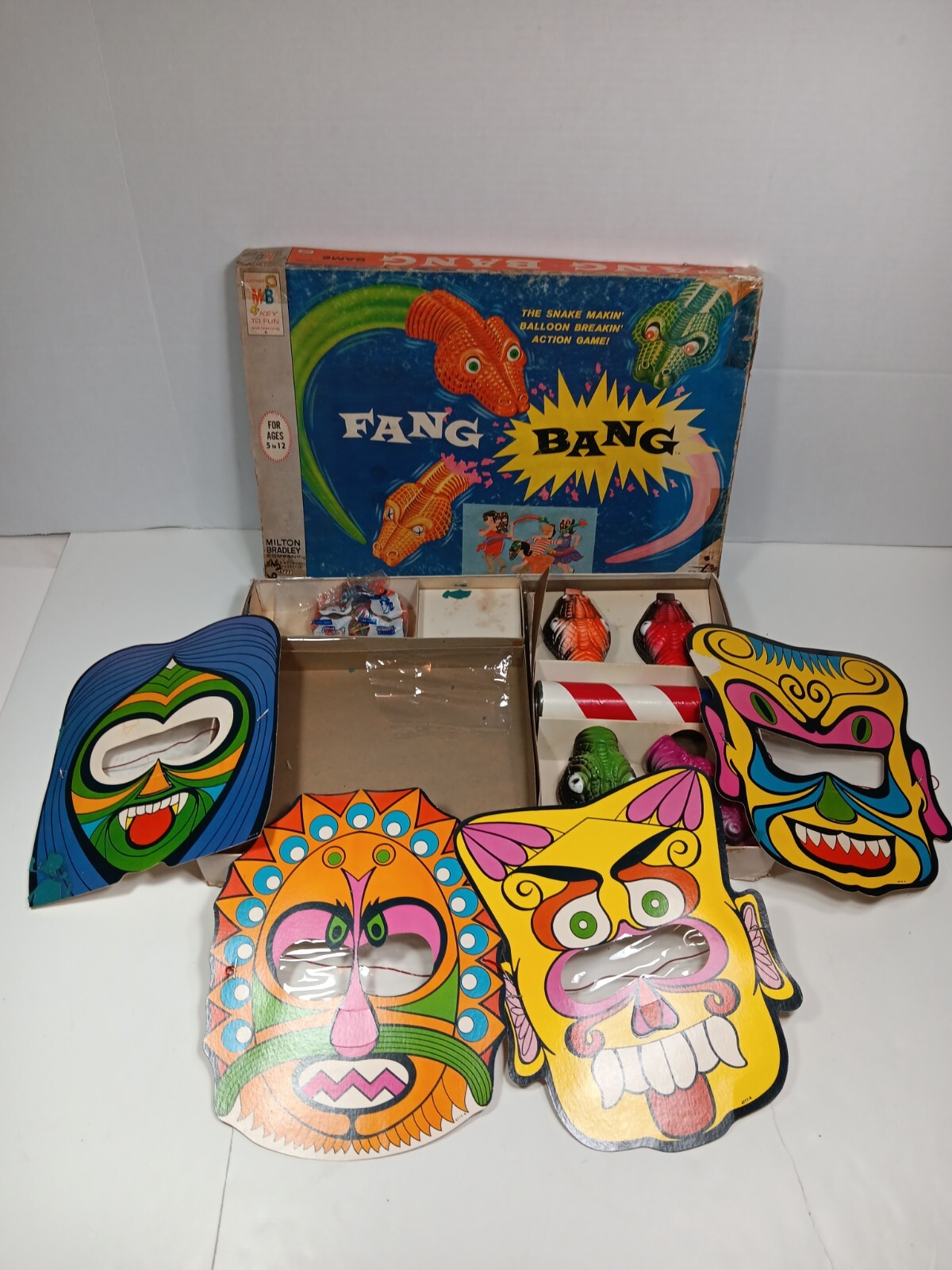 VINTAGE 1967 FANG BANG SNAKE BOARD GAME MILTON BRADLEY MB MASKS BALLOON TOY SET