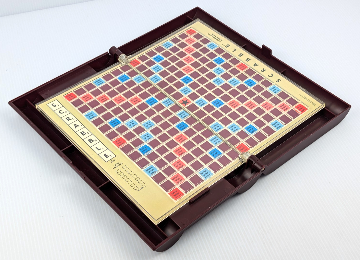 Milton Bradley SCRABBLE Deluxe Travel Edition Folding Board 100 Wood Tiles 100%