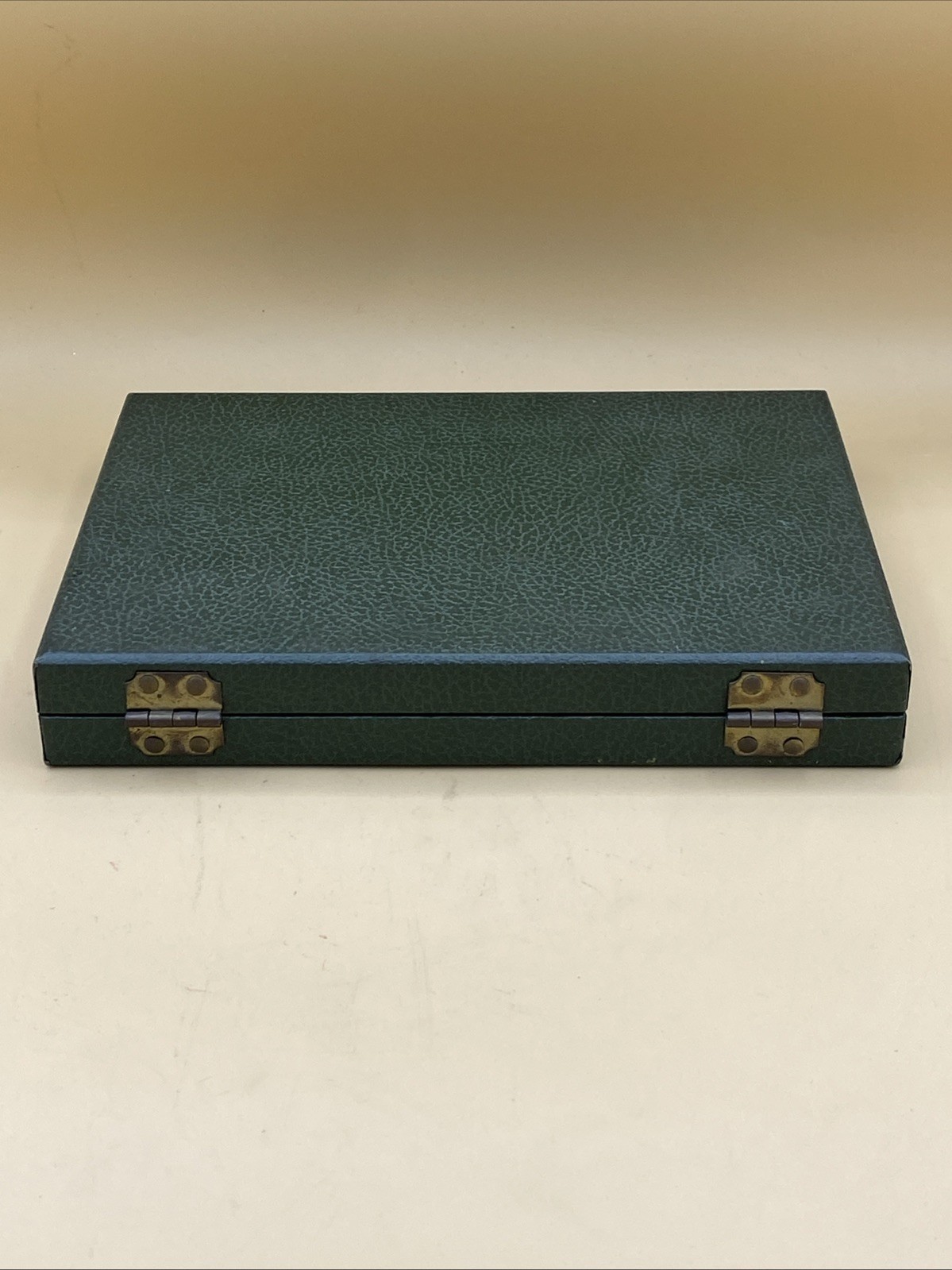 Vtg MARK CROSS Travel Size Backgammon Set England Bakelite Green & Yellow Chips