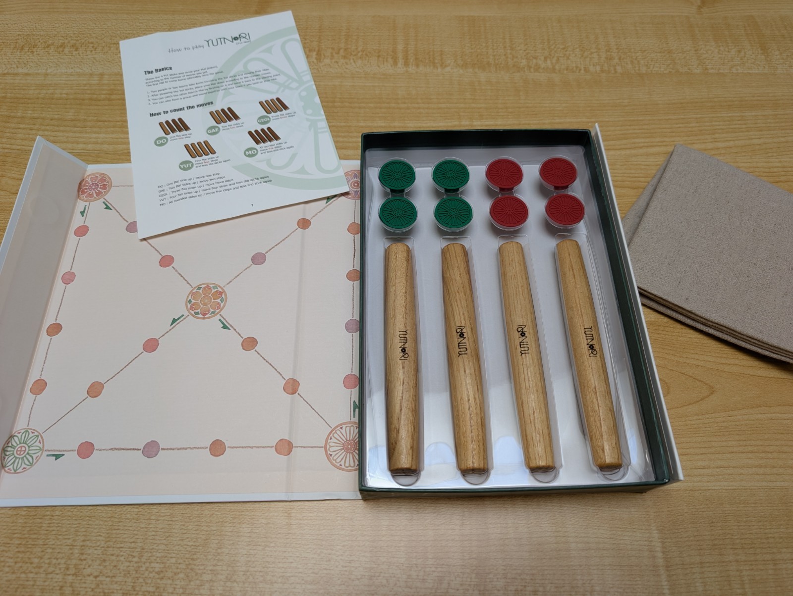 Yutnori board game – Cloth mat, wooden playing pieces – EUC!