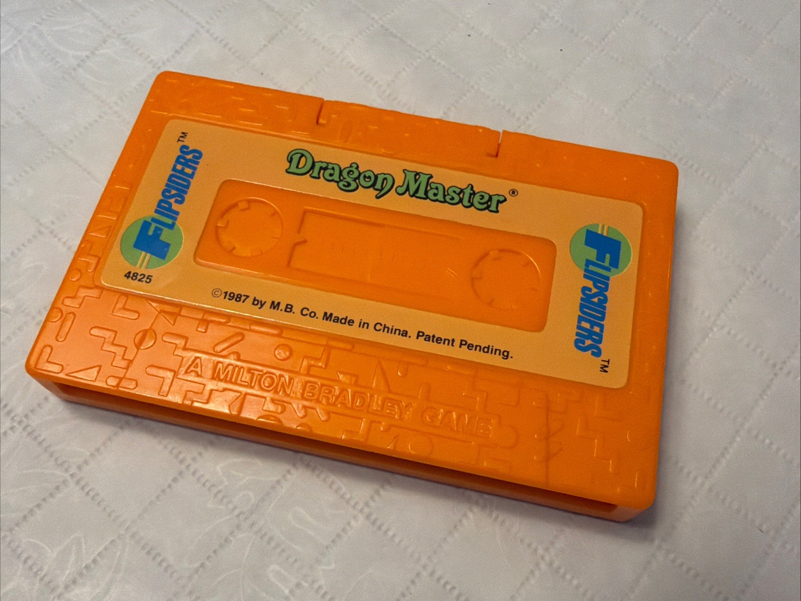 VTG 1987 Milton Bradley Flipsiders Pocket Game Dragon Master Orange