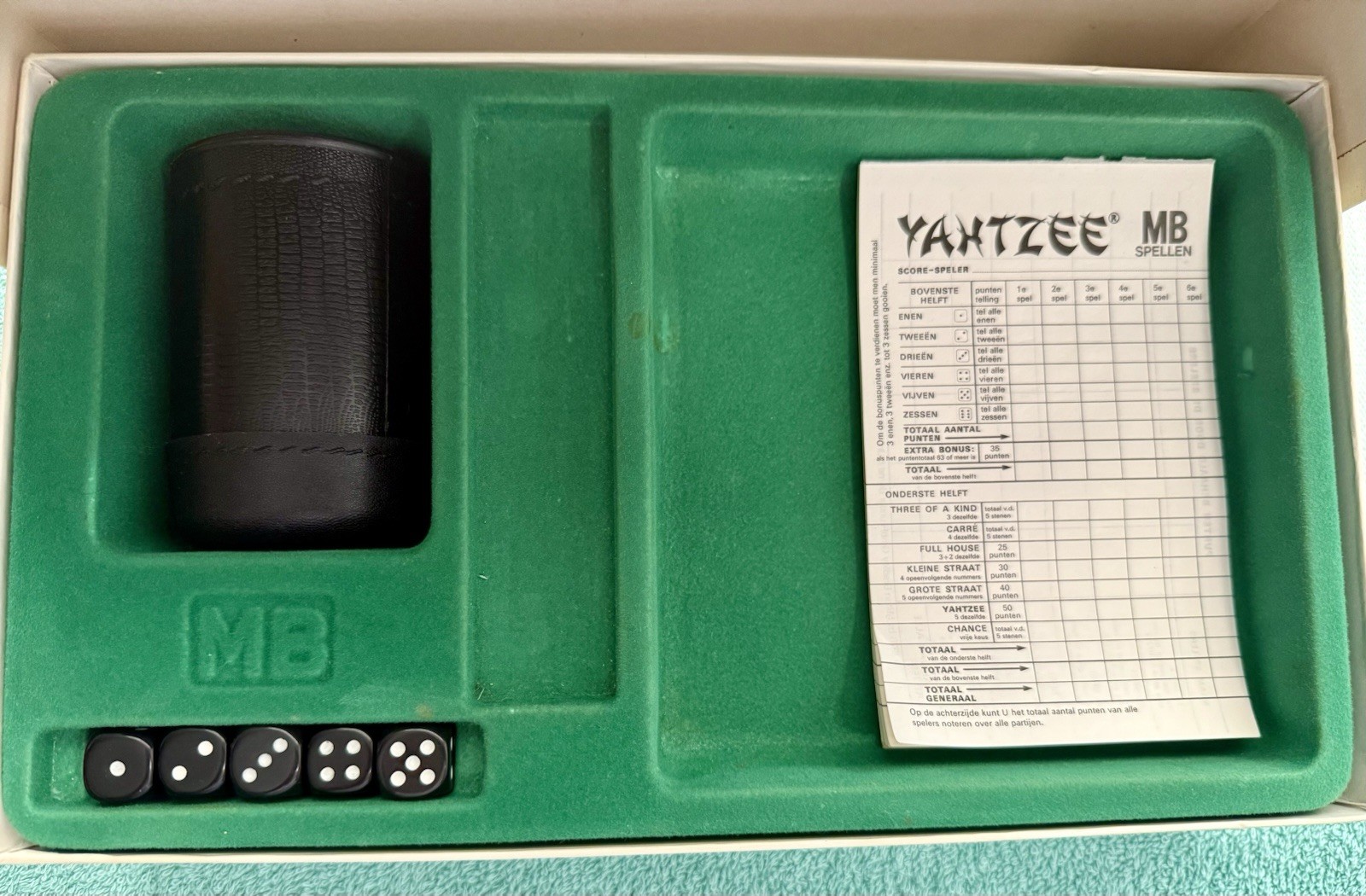 Vintage 1976 Dutch YAHTZEE Game E.S. Lowe dice and cup. – Unused Score Sheets.