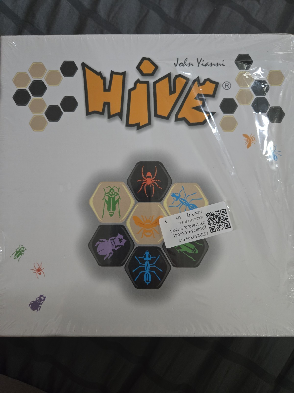 Hive Board Game by John Yianni Smart Zone Games – Complete Chinese Version