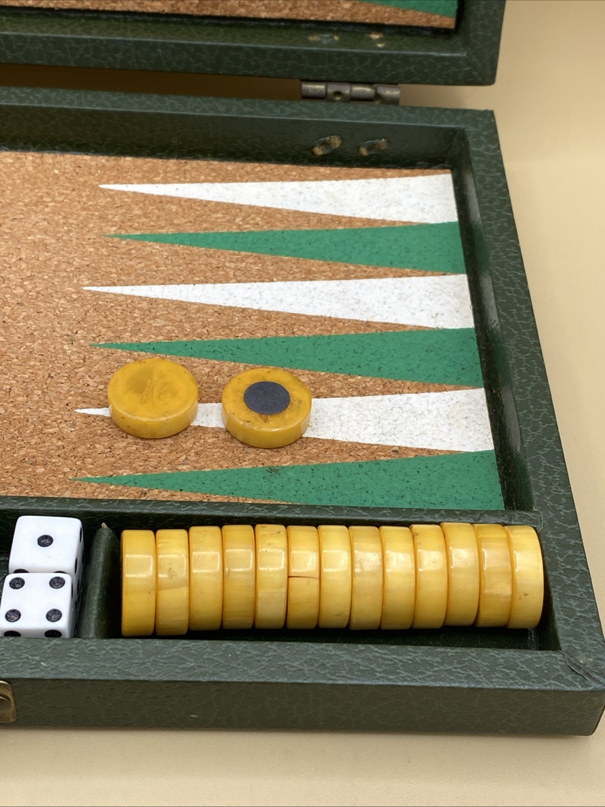 Vtg MARK CROSS Travel Size Backgammon Set England Bakelite Green & Yellow Chips