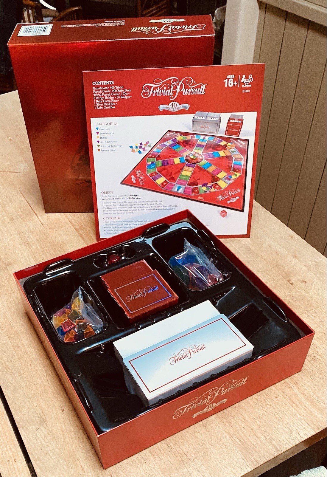 TRIVIAL PURSUIT GAME Hasbro 40th Anniversary RUBY EDITION Never Played Complete